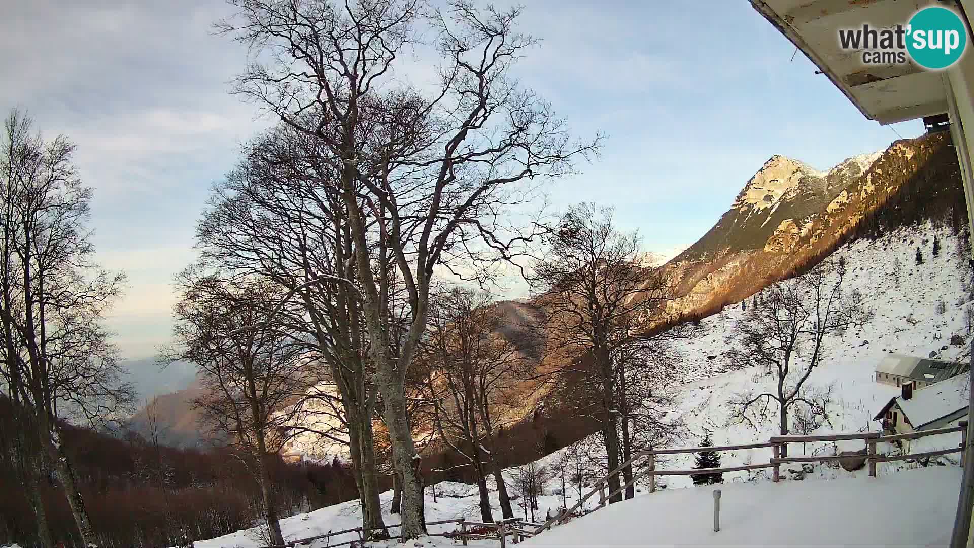 Planina Razor Mountain Hut live cam (1315) | view to Tolminski Migovec