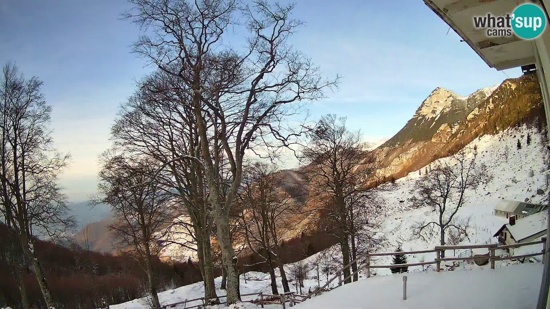 Planina Razor Bergütte Webcam (1315) | Blick auf Tolminski Migovec