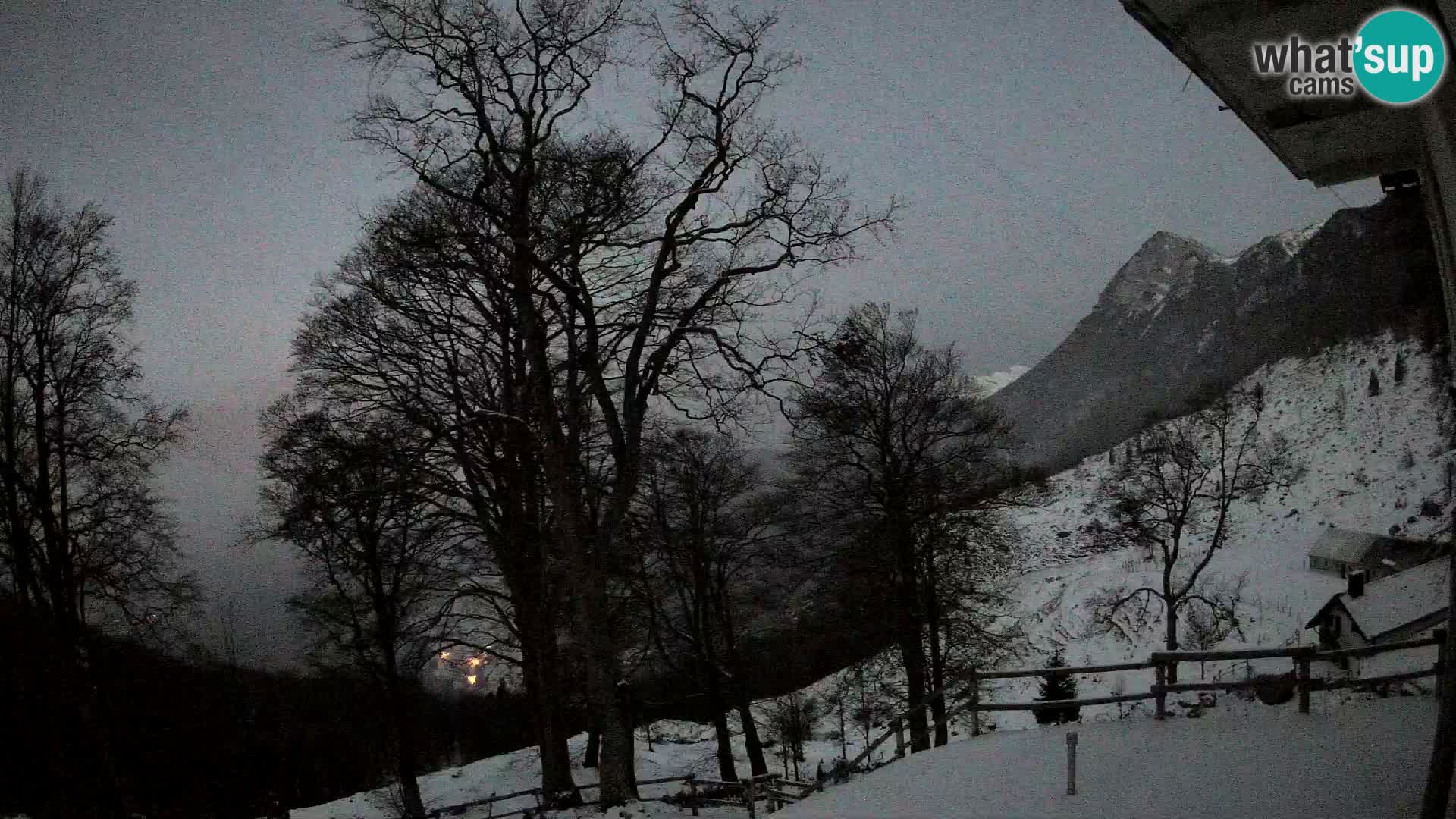 Planina Razor Bergütte Webcam (1315) | Blick auf Tolminski Migovec