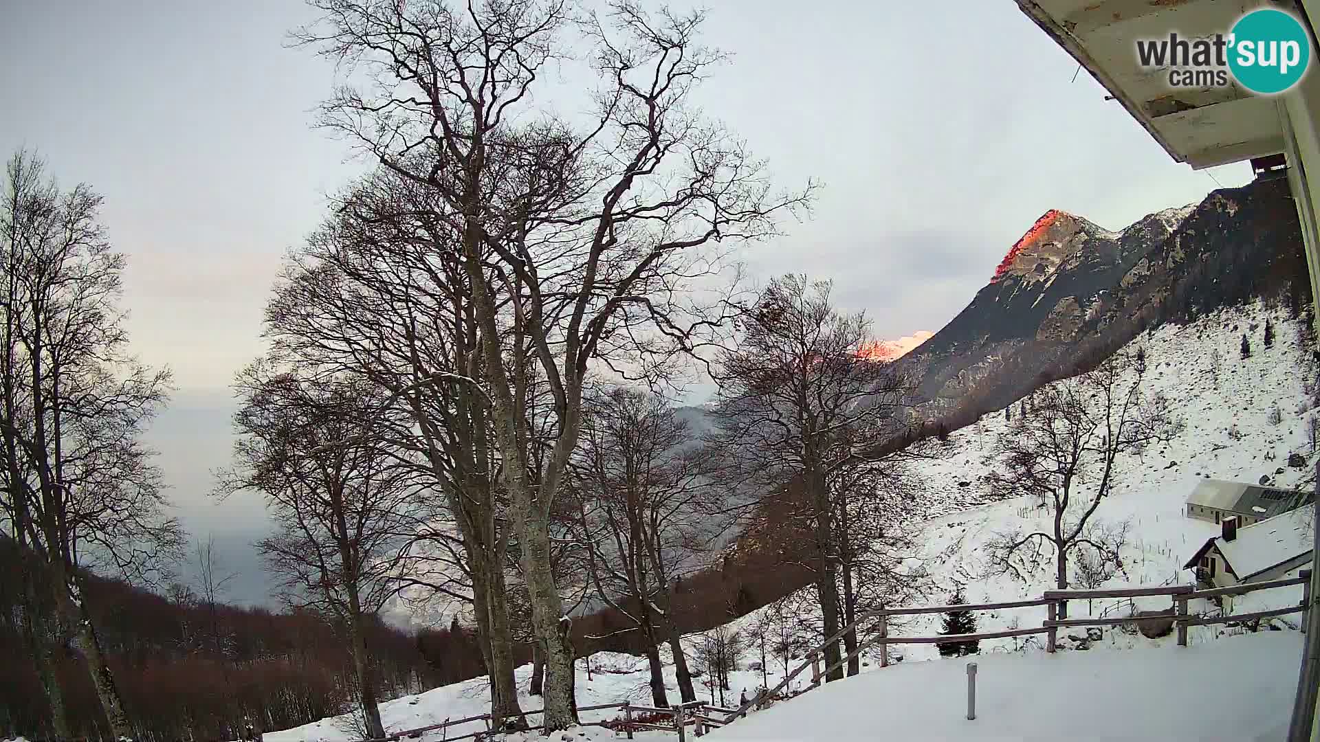 Planinarski dom na planini Razor (1315) | Pogled na Tolminski Migovec