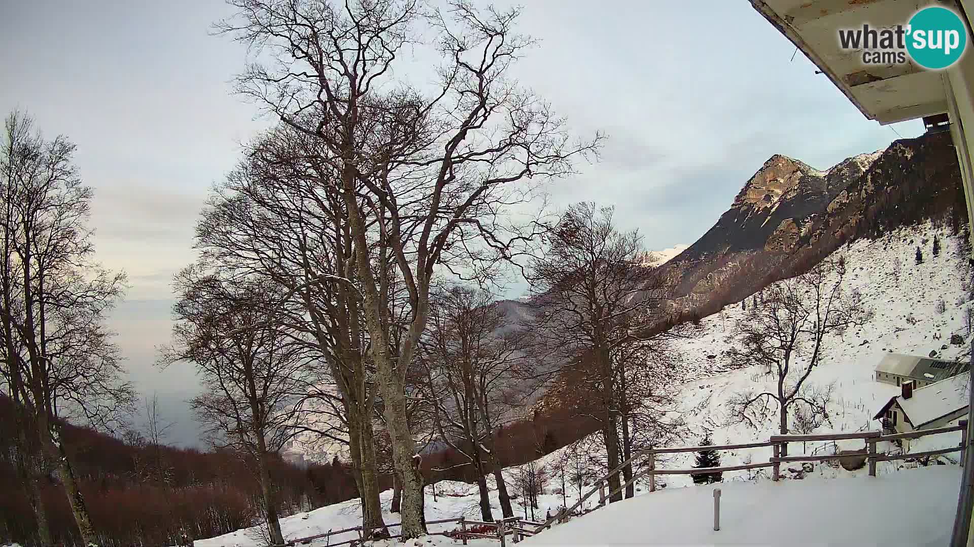 Refuge de la montagne Planina Razor caméra en direct (1315) | vue sur Tolminski Migovec