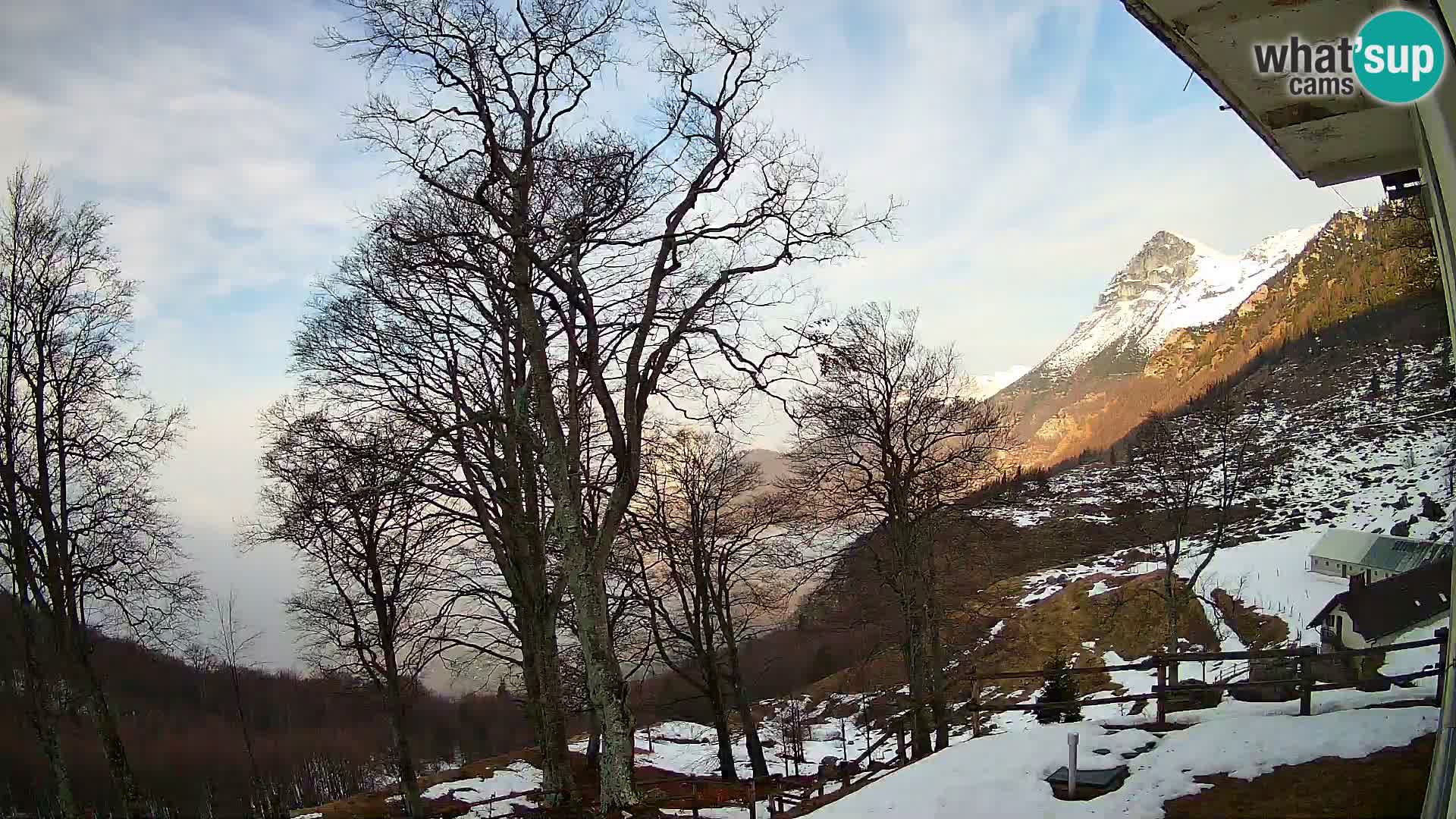 Planina Razor Mountain Hut live cam (1315) | view to Tolminski Migovec