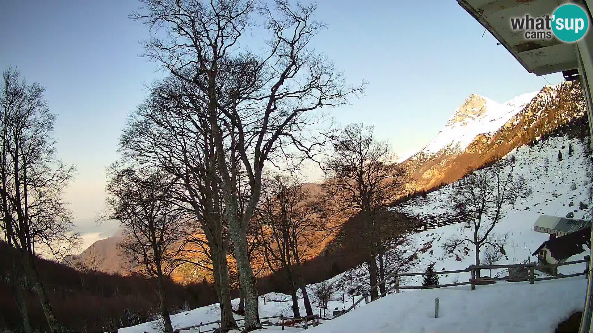 Planina Razor Mountain Hut live cam (1315) | view to Tolminski Migovec