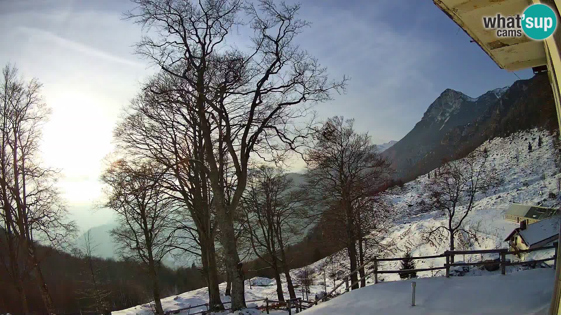 Koča na Planini Razor spletna kamera (1315) | Pogled na Tolminski Migovec