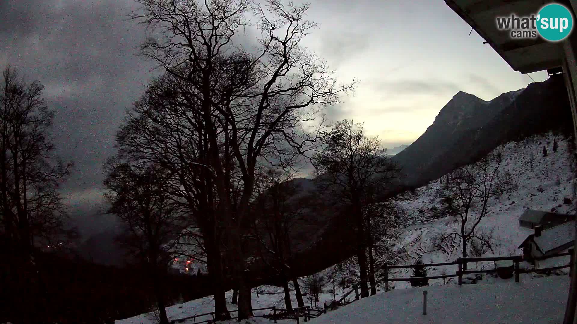 Planina Razor Bergütte Webcam (1315) | Blick auf Tolminski Migovec