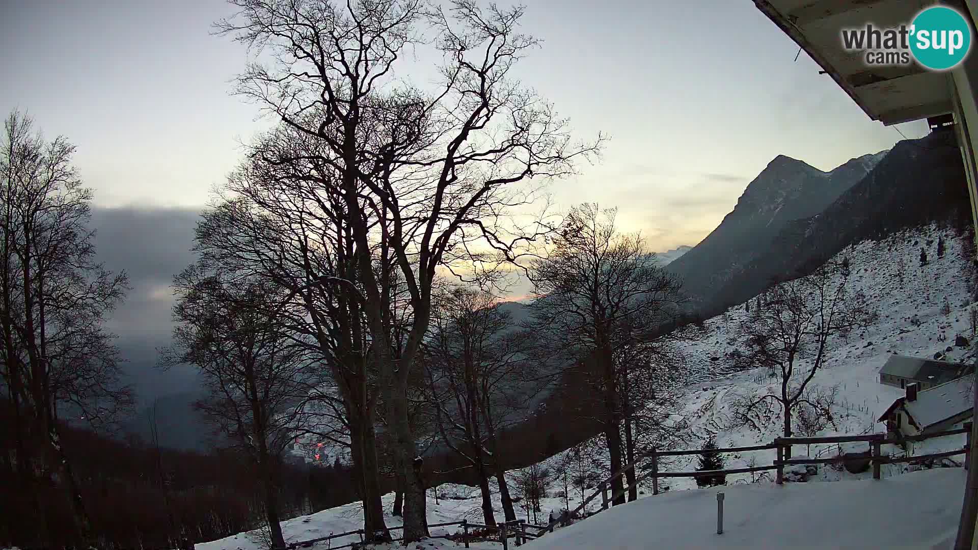 Baita di montagna Planina Razor webcam (1315) | vista su Tolminski Migovec