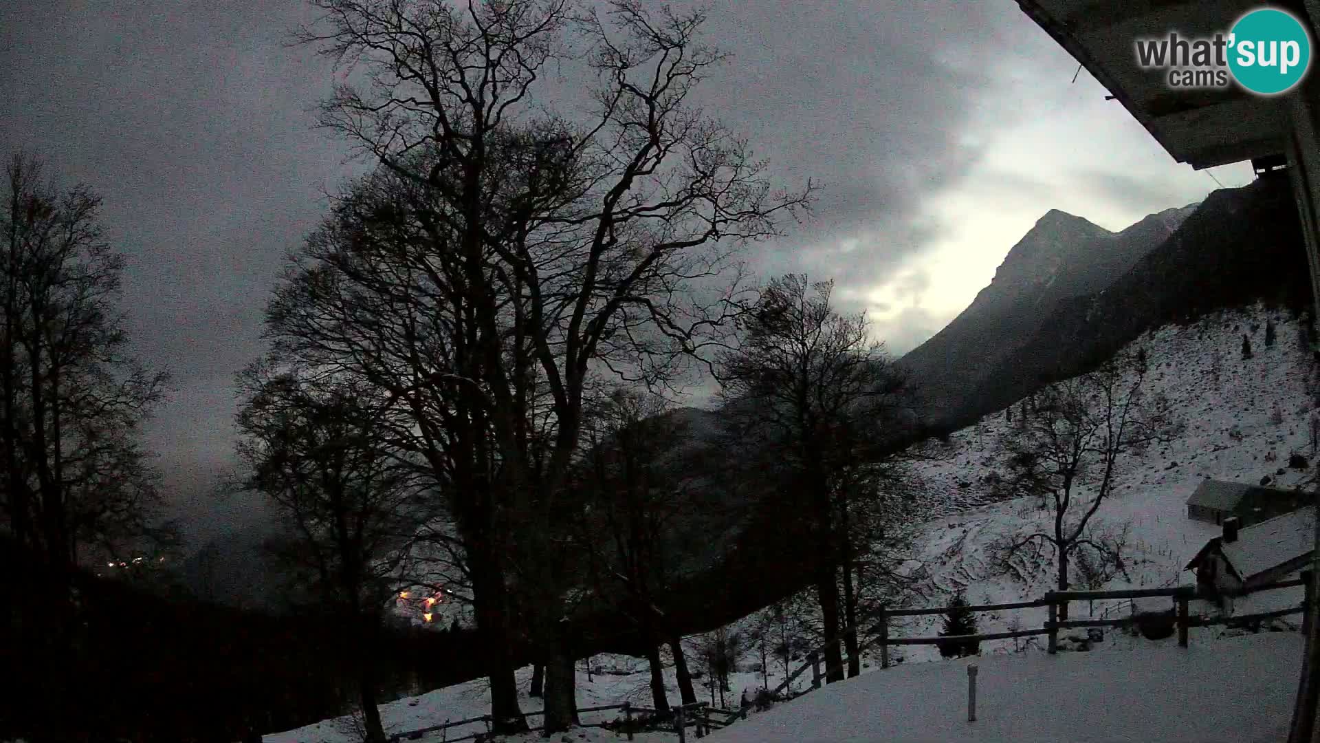 Planina Razor Mountain Hut live cam (1315) | view to Tolminski Migovec