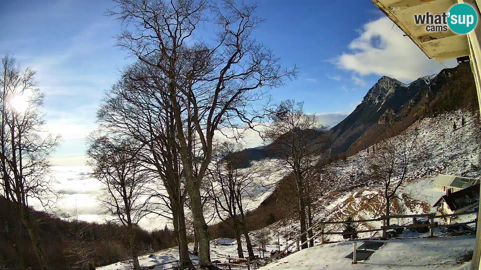 Koča na Planini Razor spletna kamera (1315) | Pogled na Tolminski Migovec