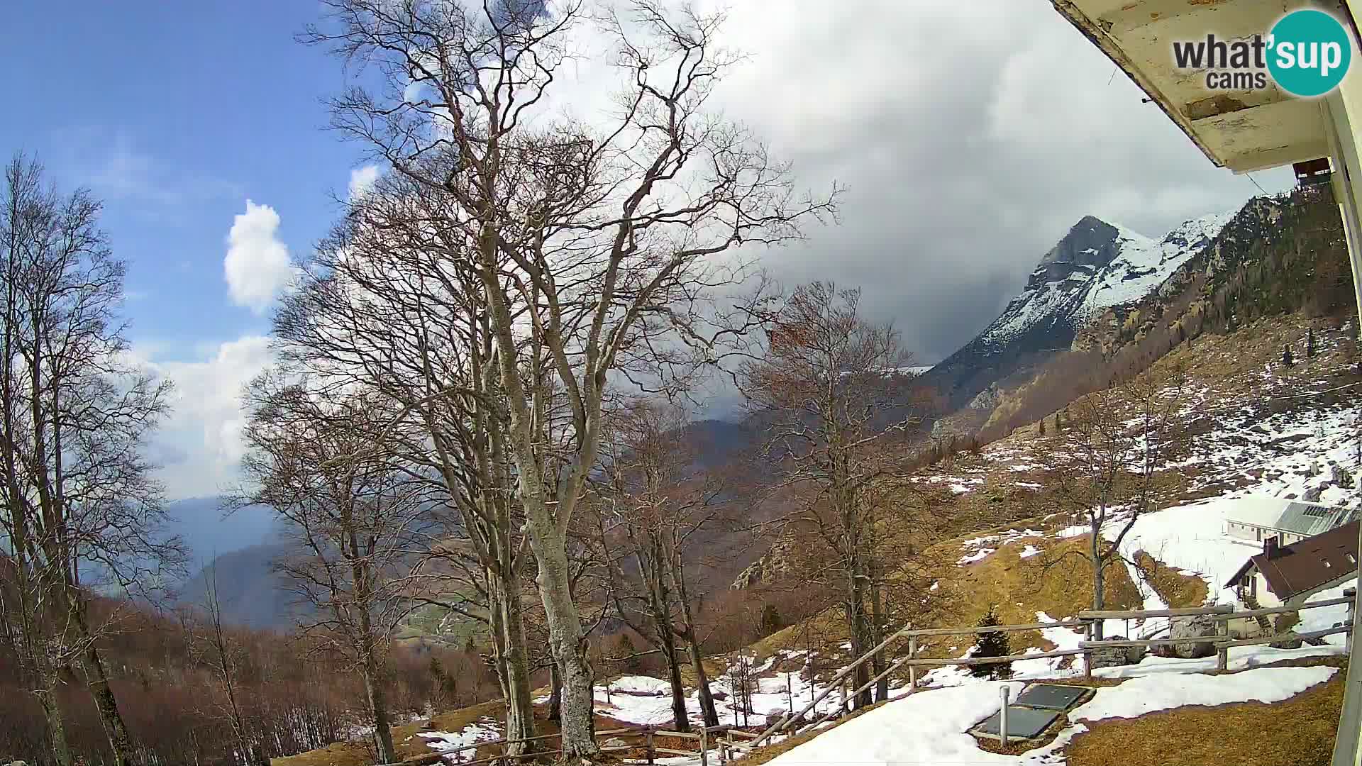 Planina Razor Mountain Hut live cam (1315) | view to Tolminski Migovec