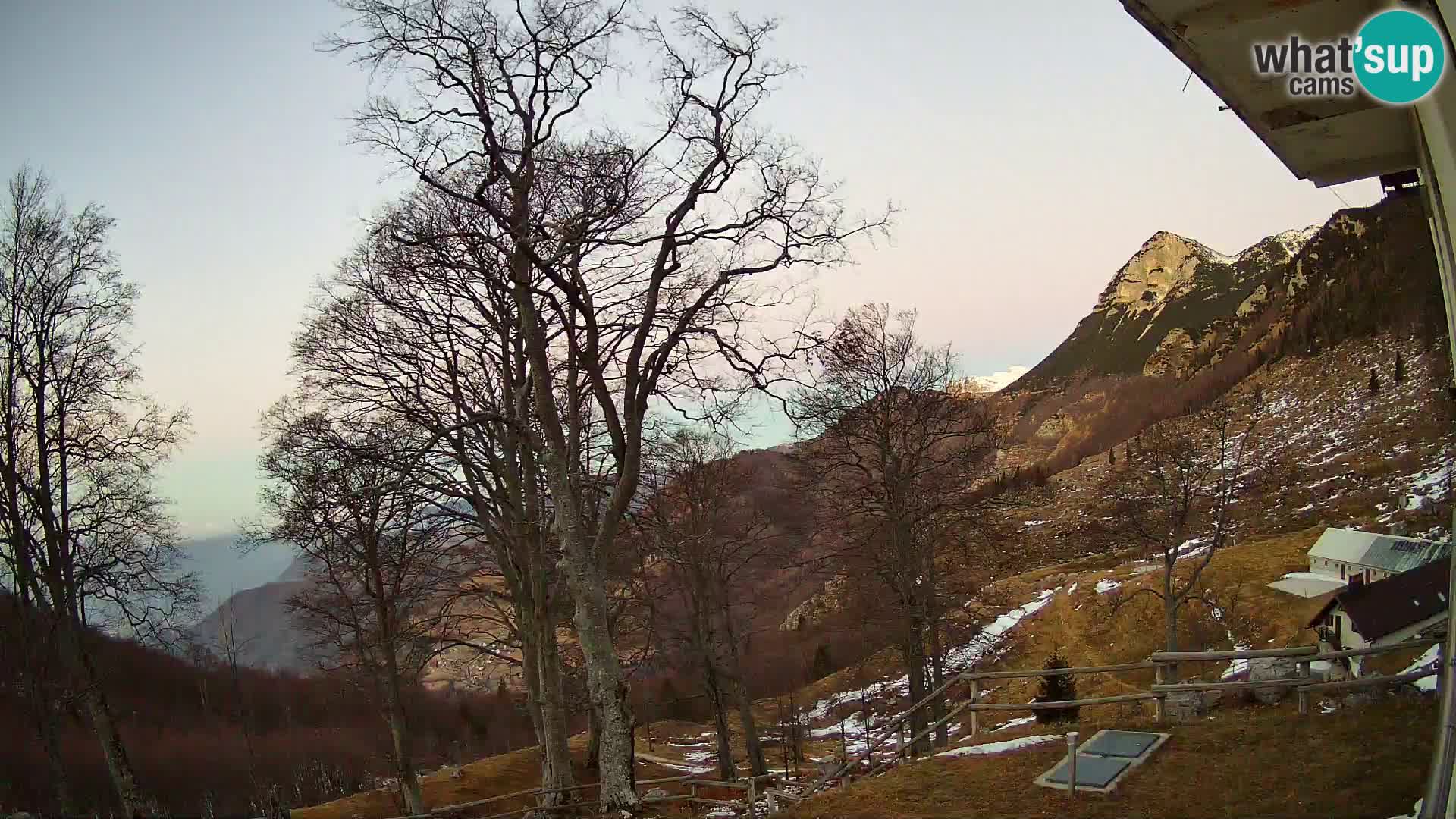 Refuge de la montagne Planina Razor caméra en direct (1315) | vue sur Tolminski Migovec