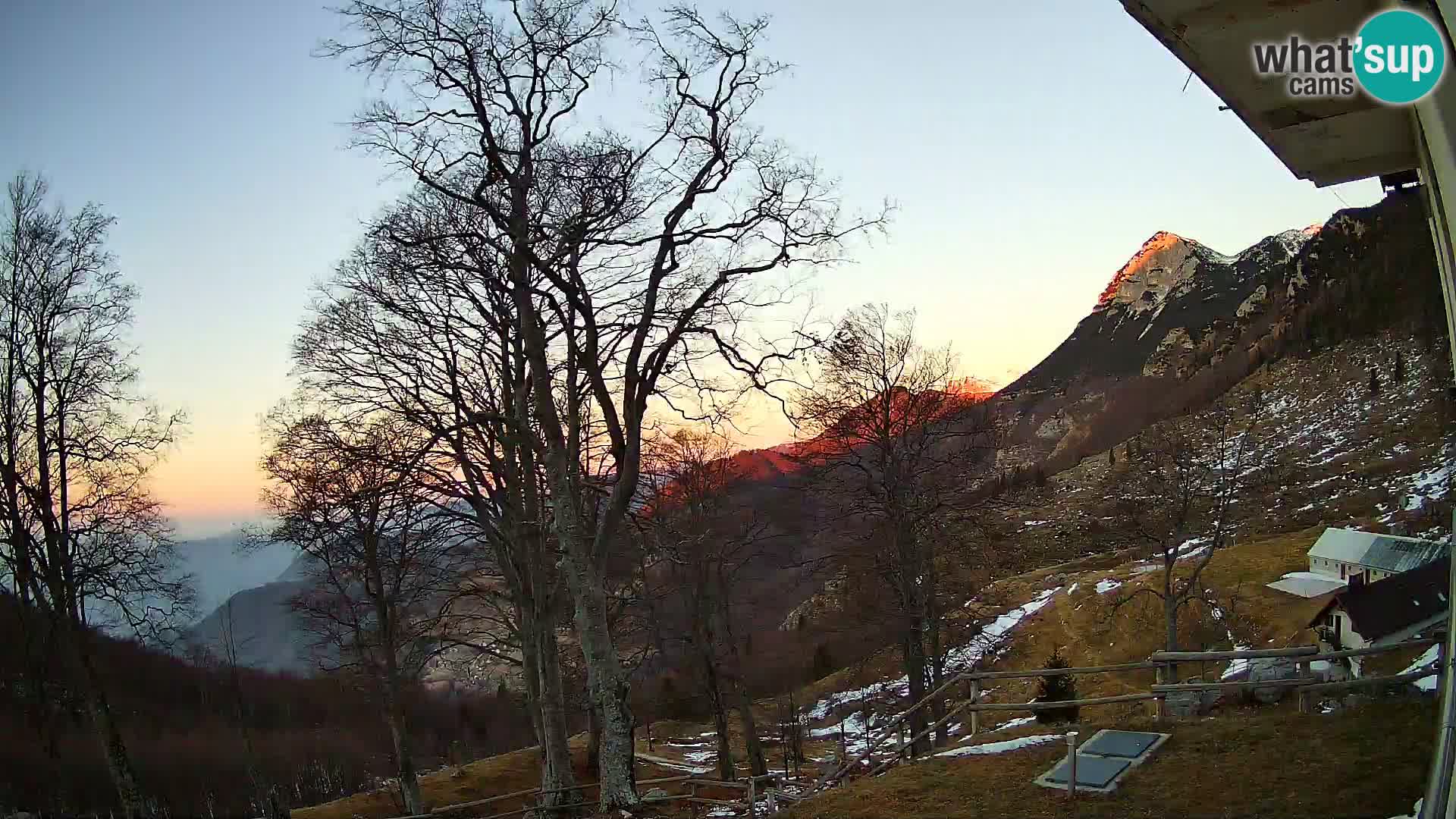 Planina Razor Mountain Hut live cam (1315) | view to Tolminski Migovec