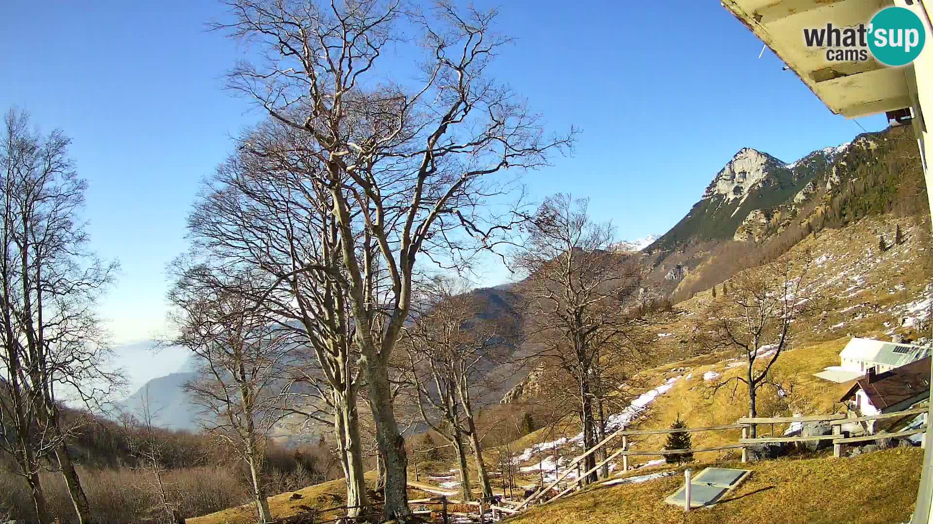 Planinarski dom na planini Razor (1315) | Pogled na Tolminski Migovec