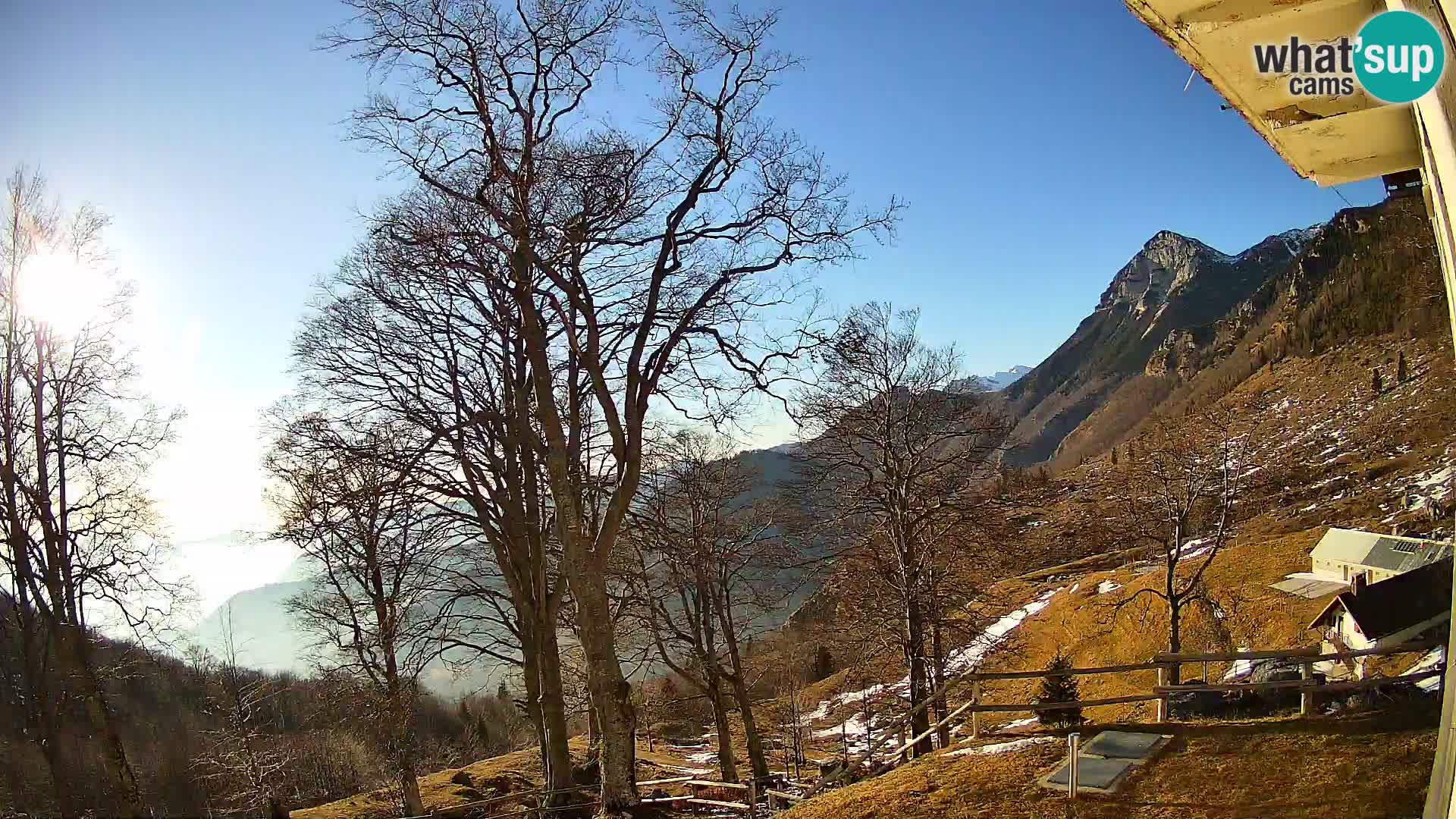 Planinarski dom na planini Razor (1315) | Pogled na Tolminski Migovec