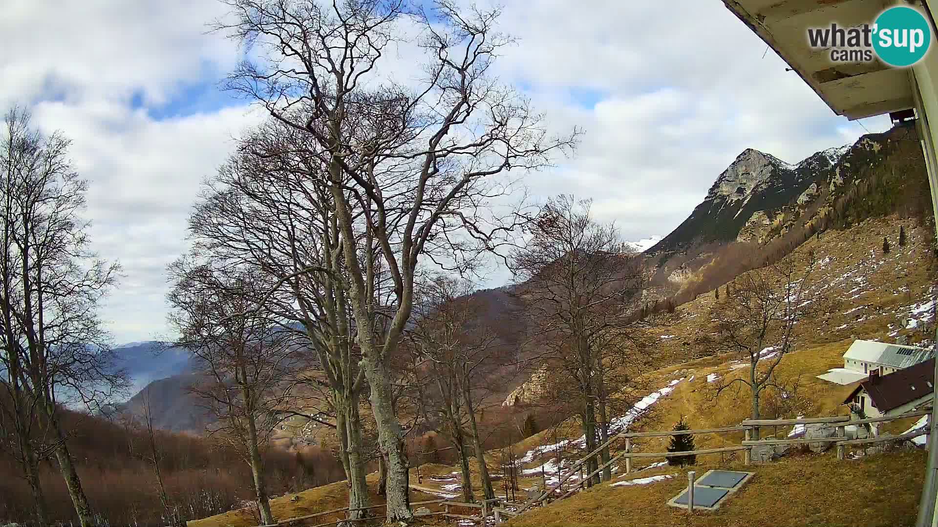 Planinarski dom na planini Razor (1315) | Pogled na Tolminski Migovec