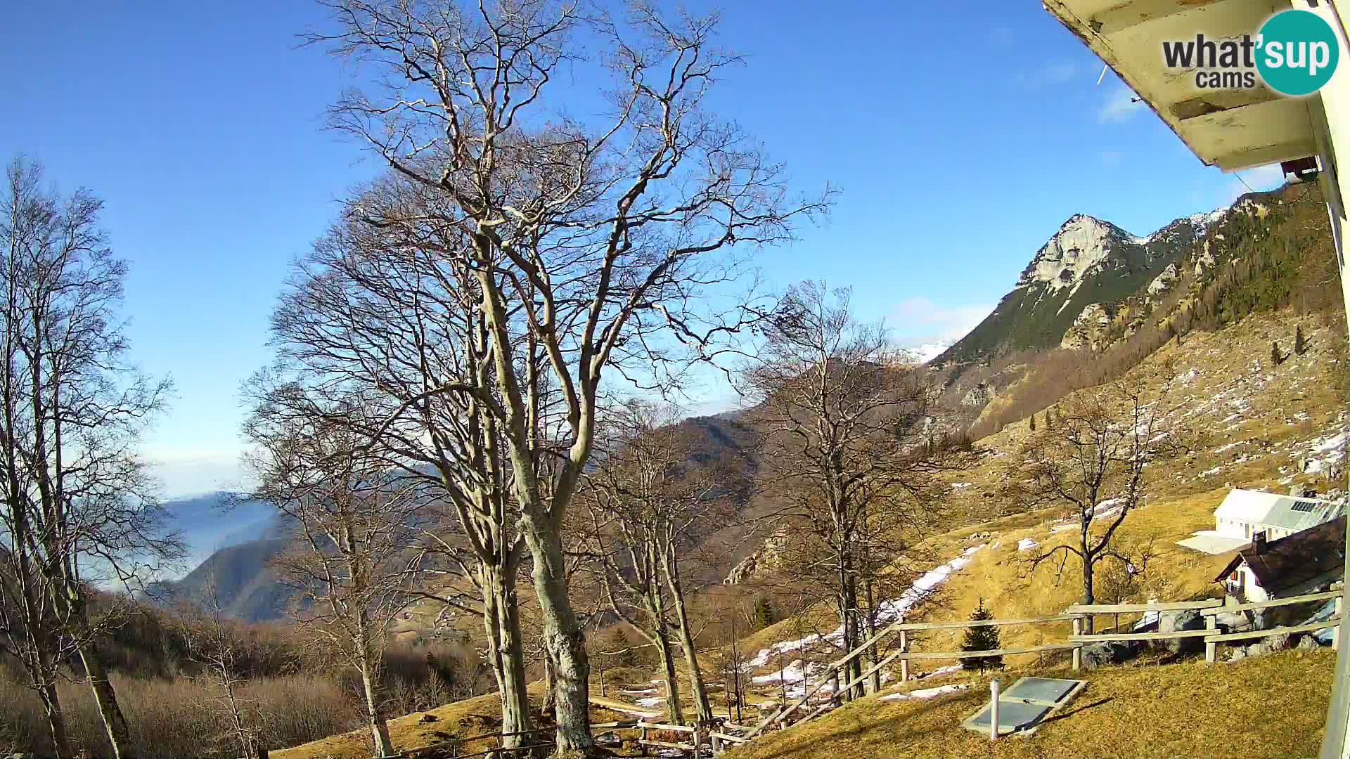 Planinarski dom na planini Razor (1315) | Pogled na Tolminski Migovec