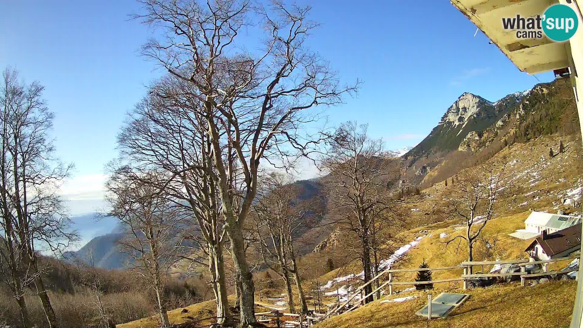 Planina Razor Mountain Hut live cam (1315) | view to Tolminski Migovec