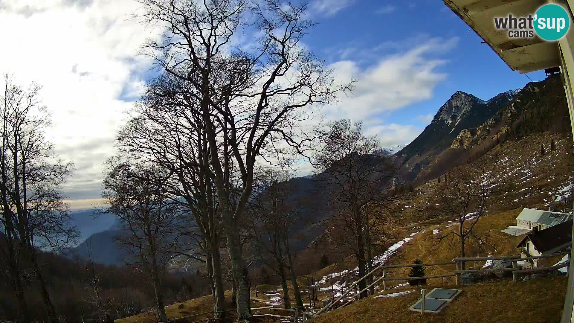 Planina Razor Mountain Hut live cam (1315) | view to Tolminski Migovec