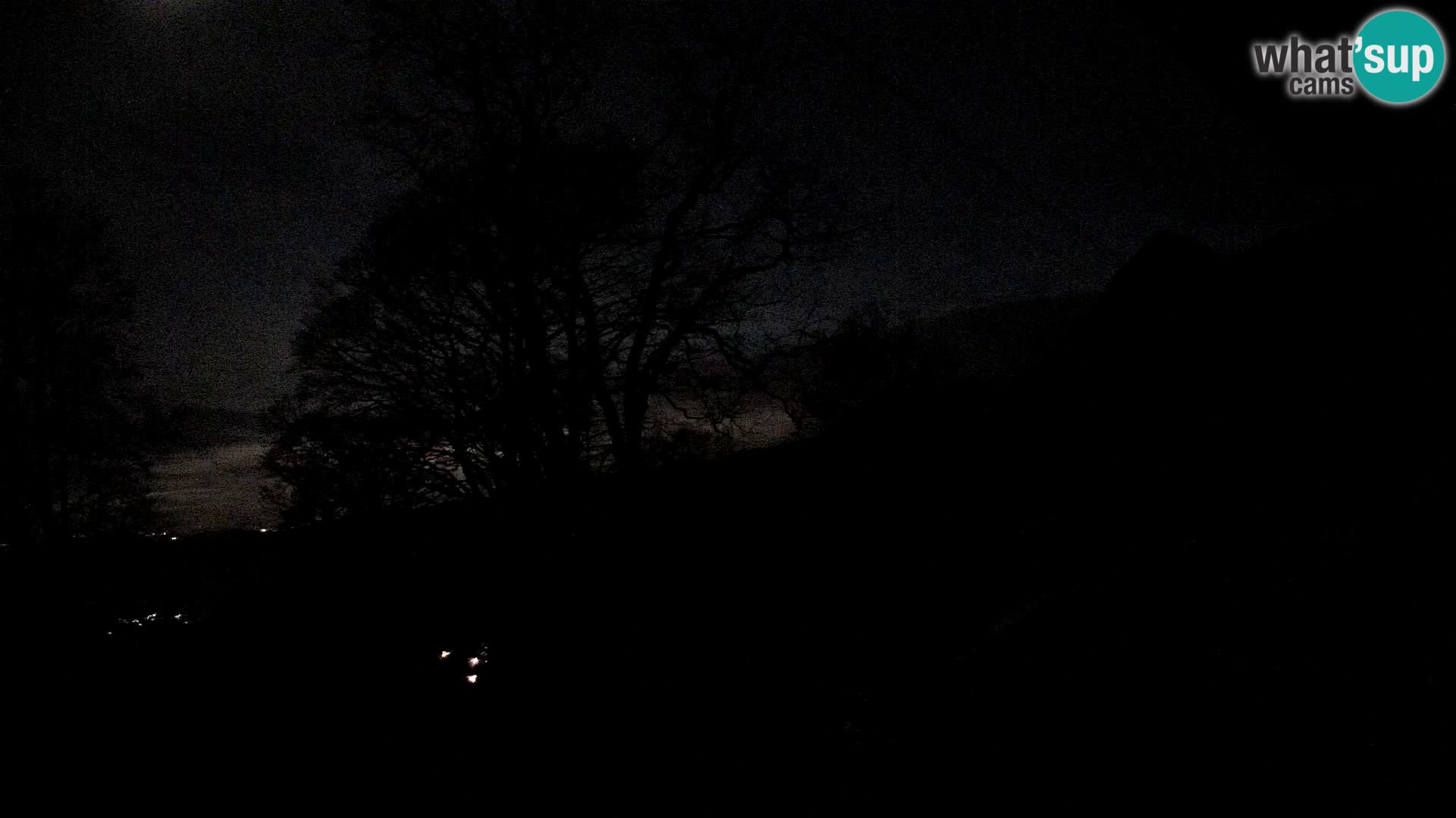 Planina Razor Mountain Hut live cam (1315) | view to Tolminski Migovec