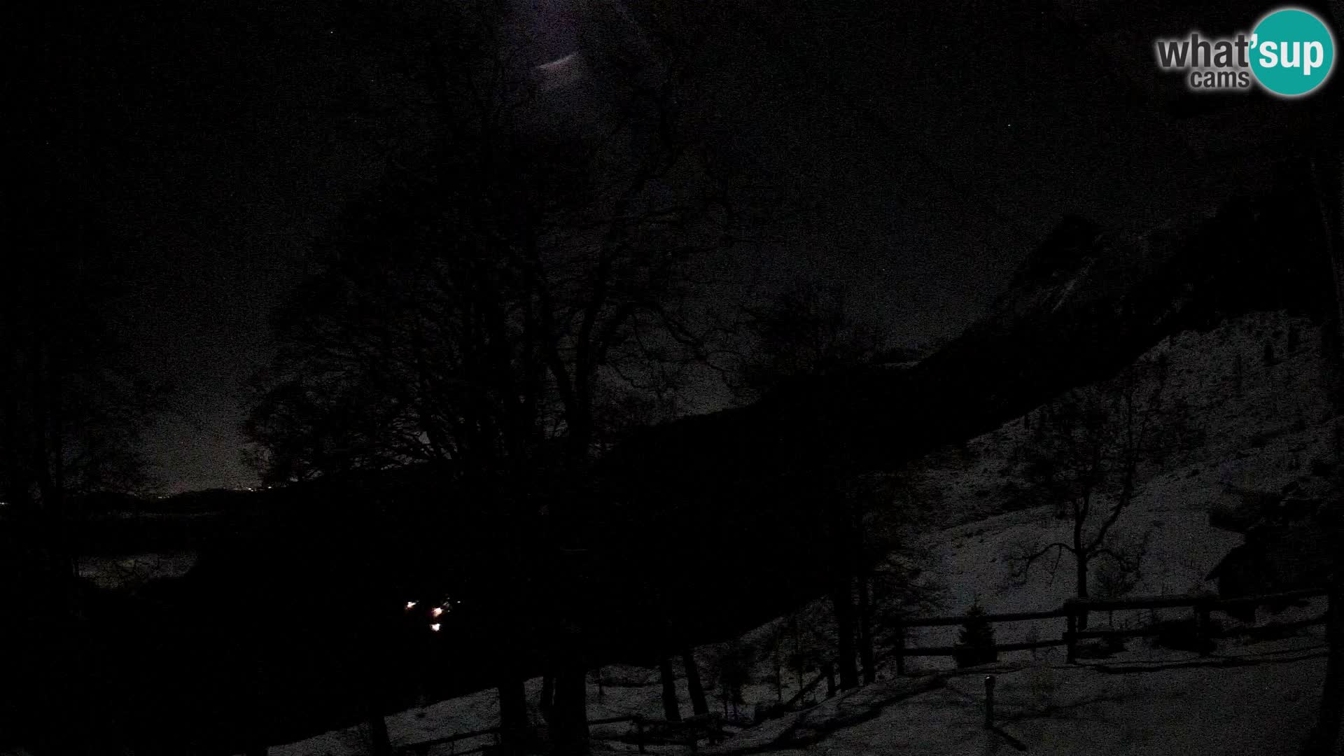 Planina Razor Bergütte Webcam (1315) | Blick auf Tolminski Migovec