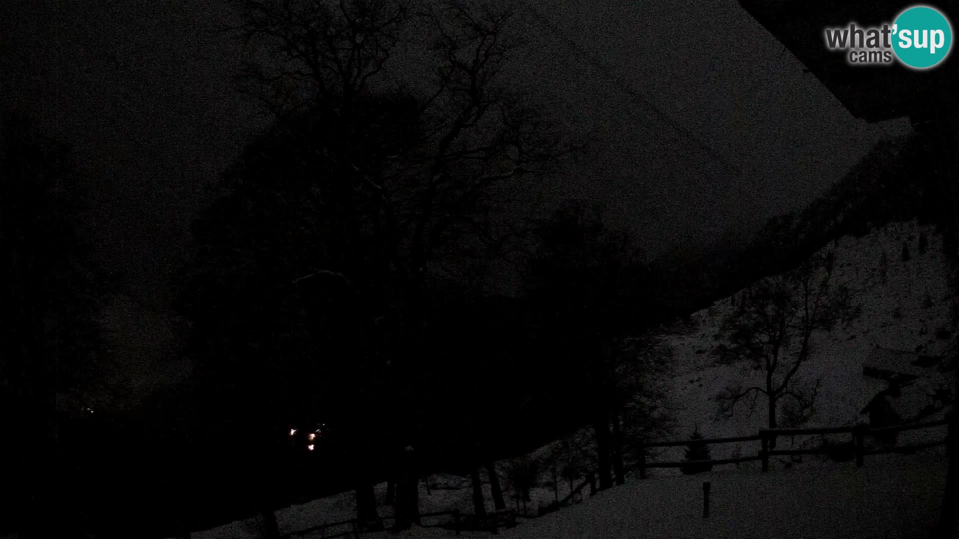 Planina Razor Mountain Hut live cam (1315) | view to Tolminski Migovec