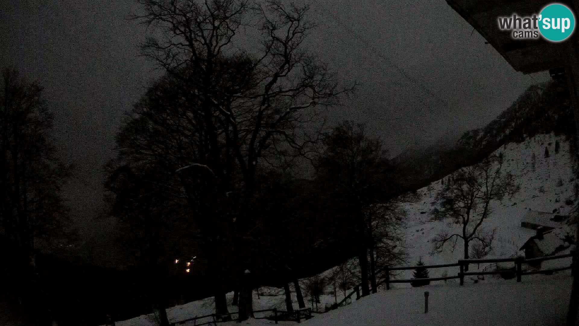 Planina Razor Mountain Hut live cam (1315) | view to Tolminski Migovec