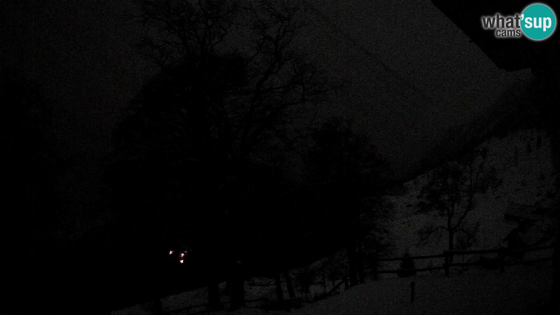 Planina Razor Bergütte Webcam (1315) | Blick auf Tolminski Migovec