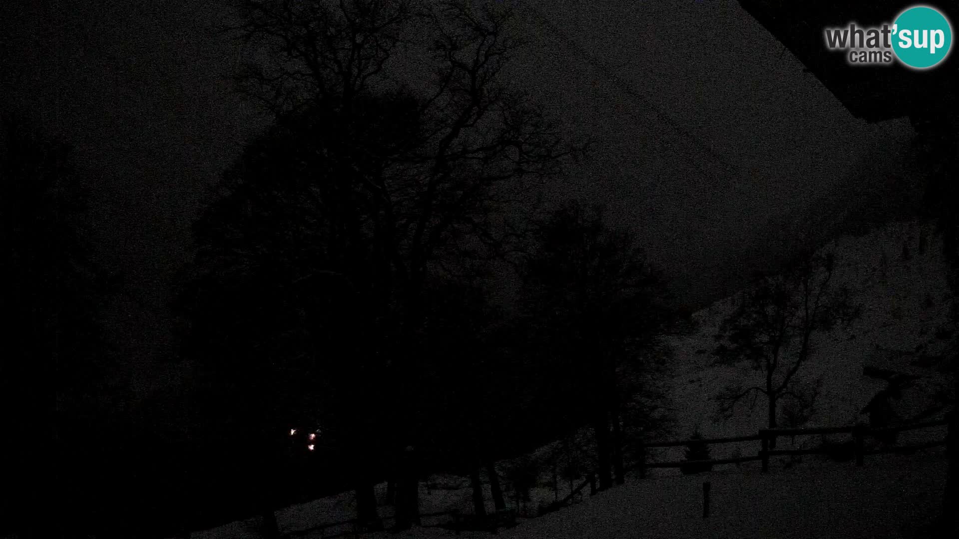 Planina Razor Mountain Hut live cam (1315) | view to Tolminski Migovec