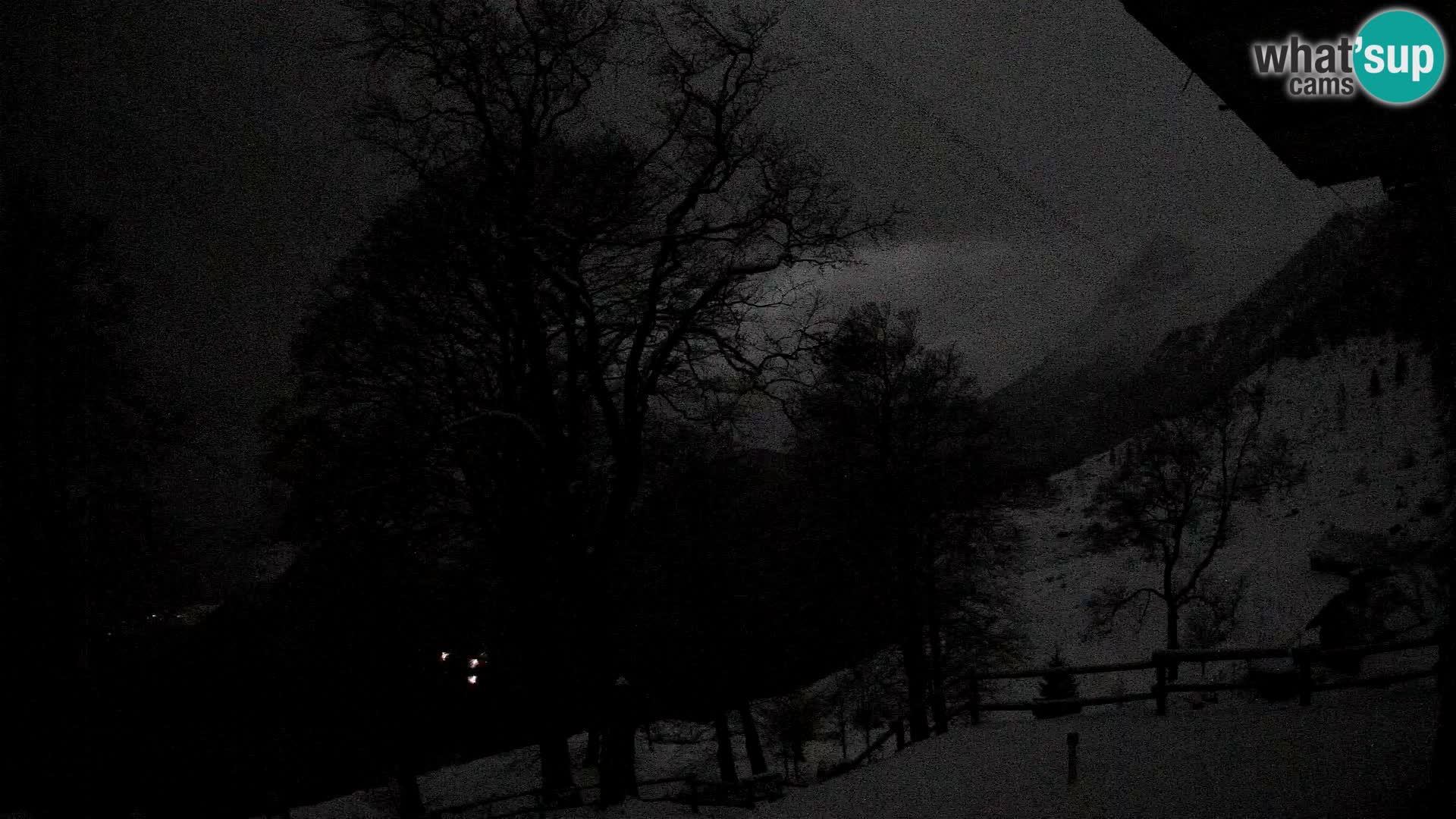 Planina Razor Bergütte Webcam (1315) | Blick auf Tolminski Migovec