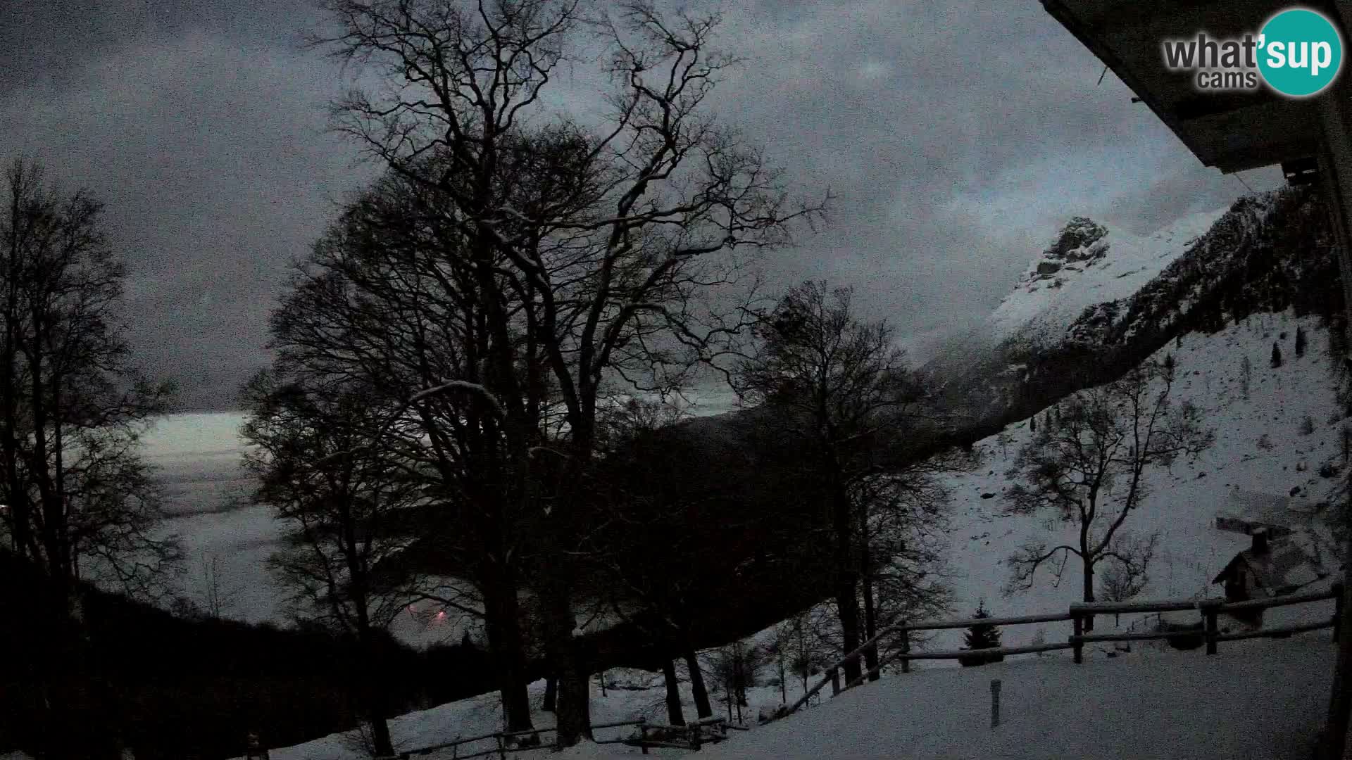 Baita di montagna Planina Razor webcam (1315) | vista su Tolminski Migovec