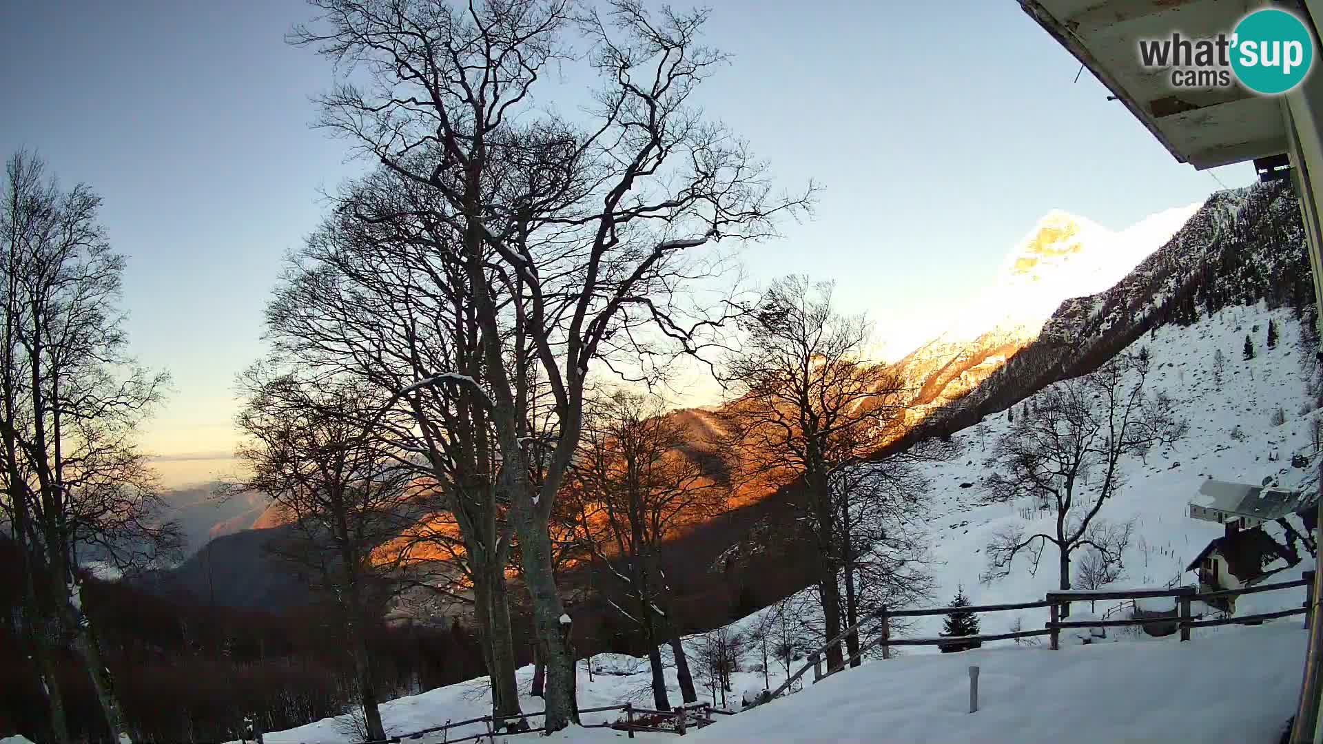 Planina Razor Mountain Hut live cam (1315) | view to Tolminski Migovec