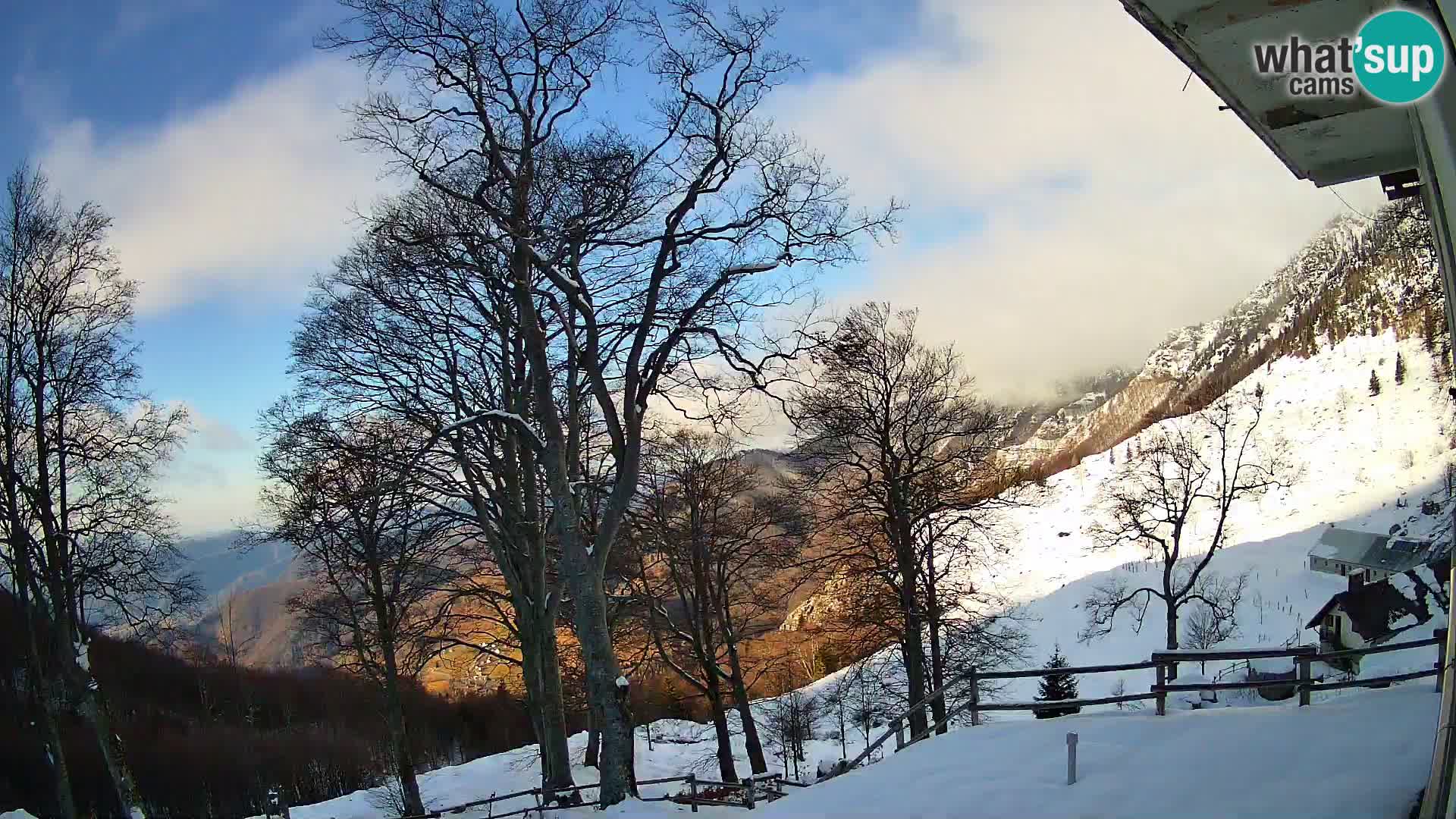 Planina Razor Mountain Hut live cam (1315) | view to Tolminski Migovec