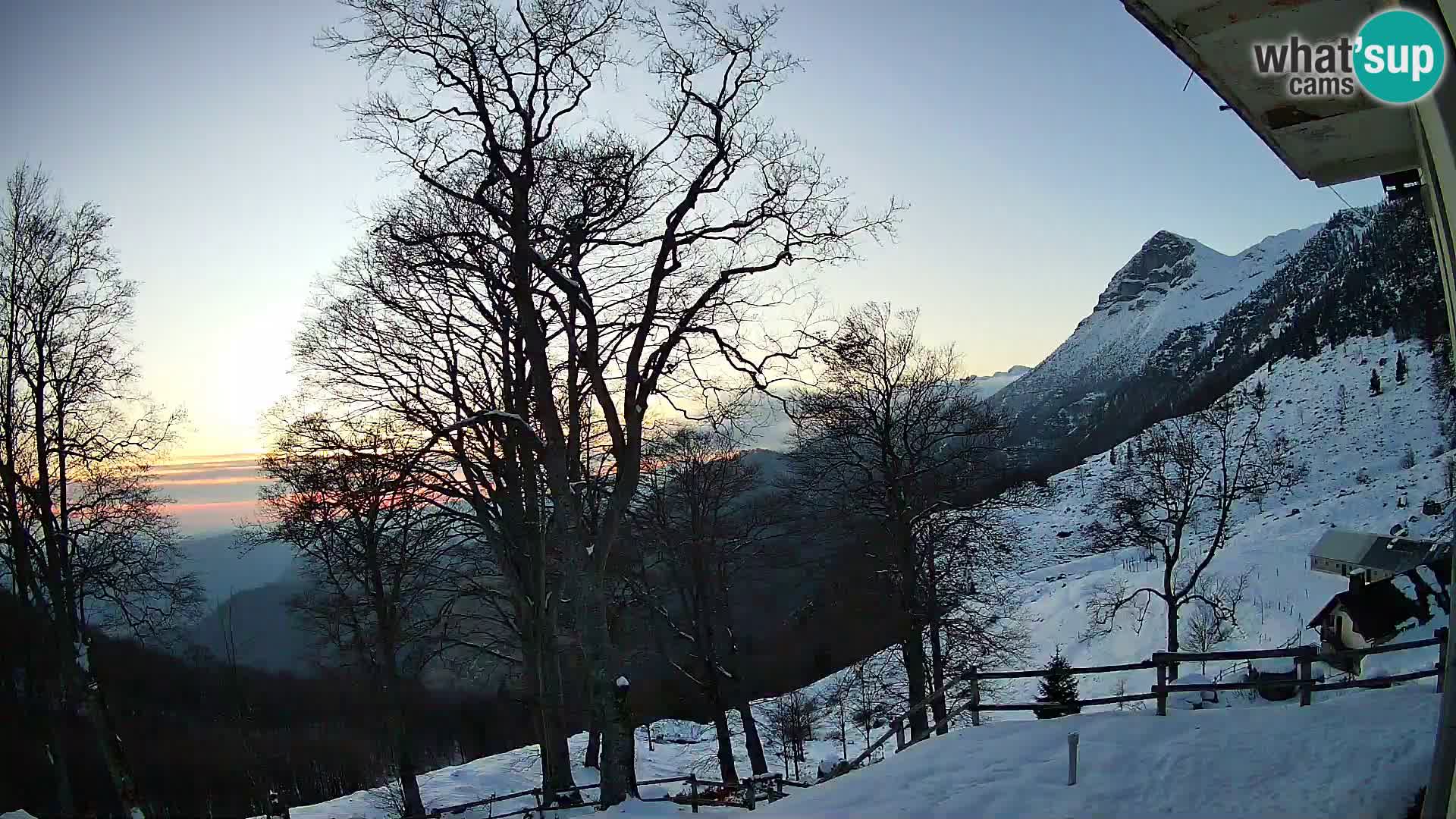 Planina Razor Mountain Hut live cam (1315) | view to Tolminski Migovec