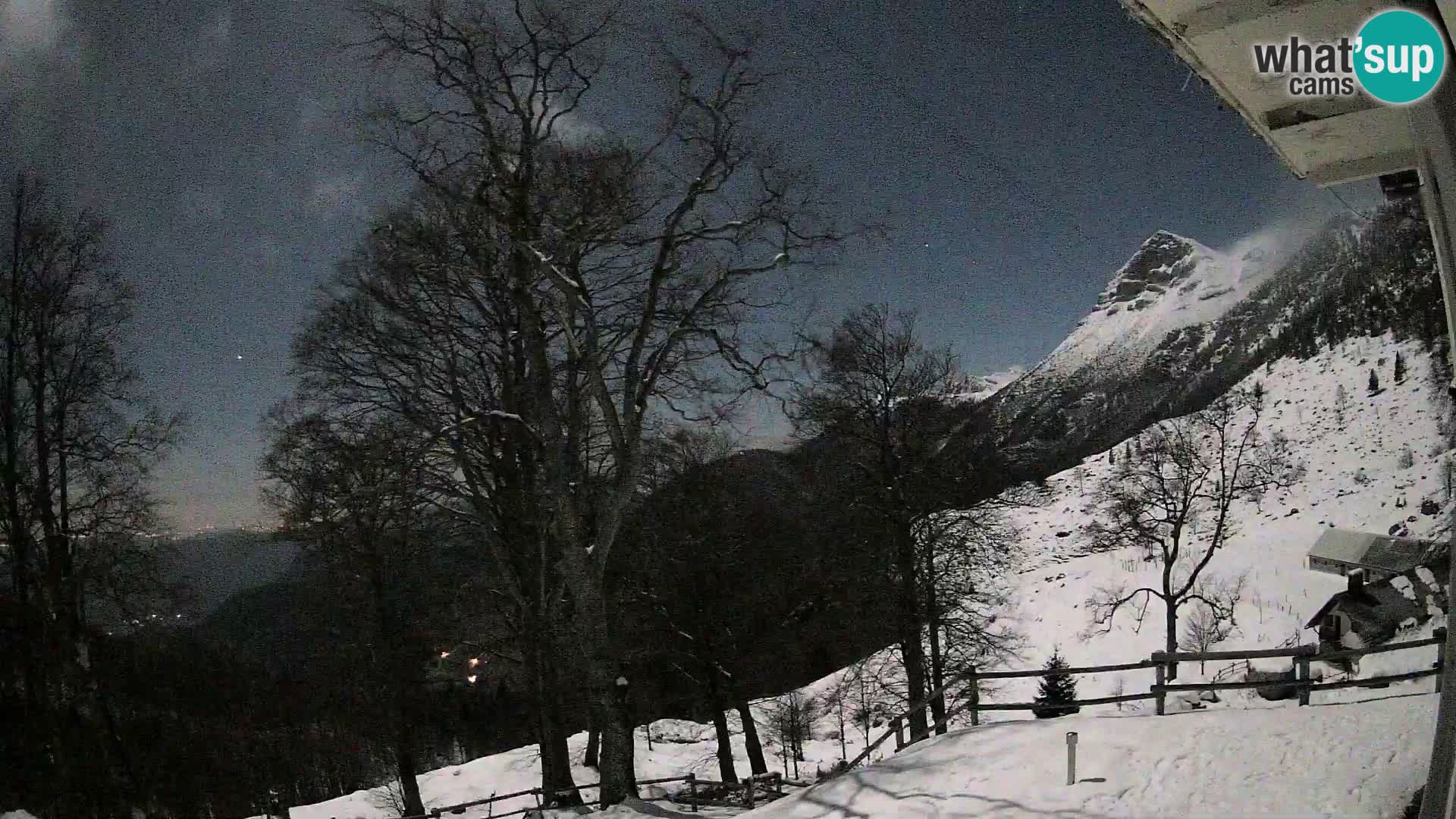 Baita di montagna Planina Razor webcam (1315) | vista su Tolminski Migovec