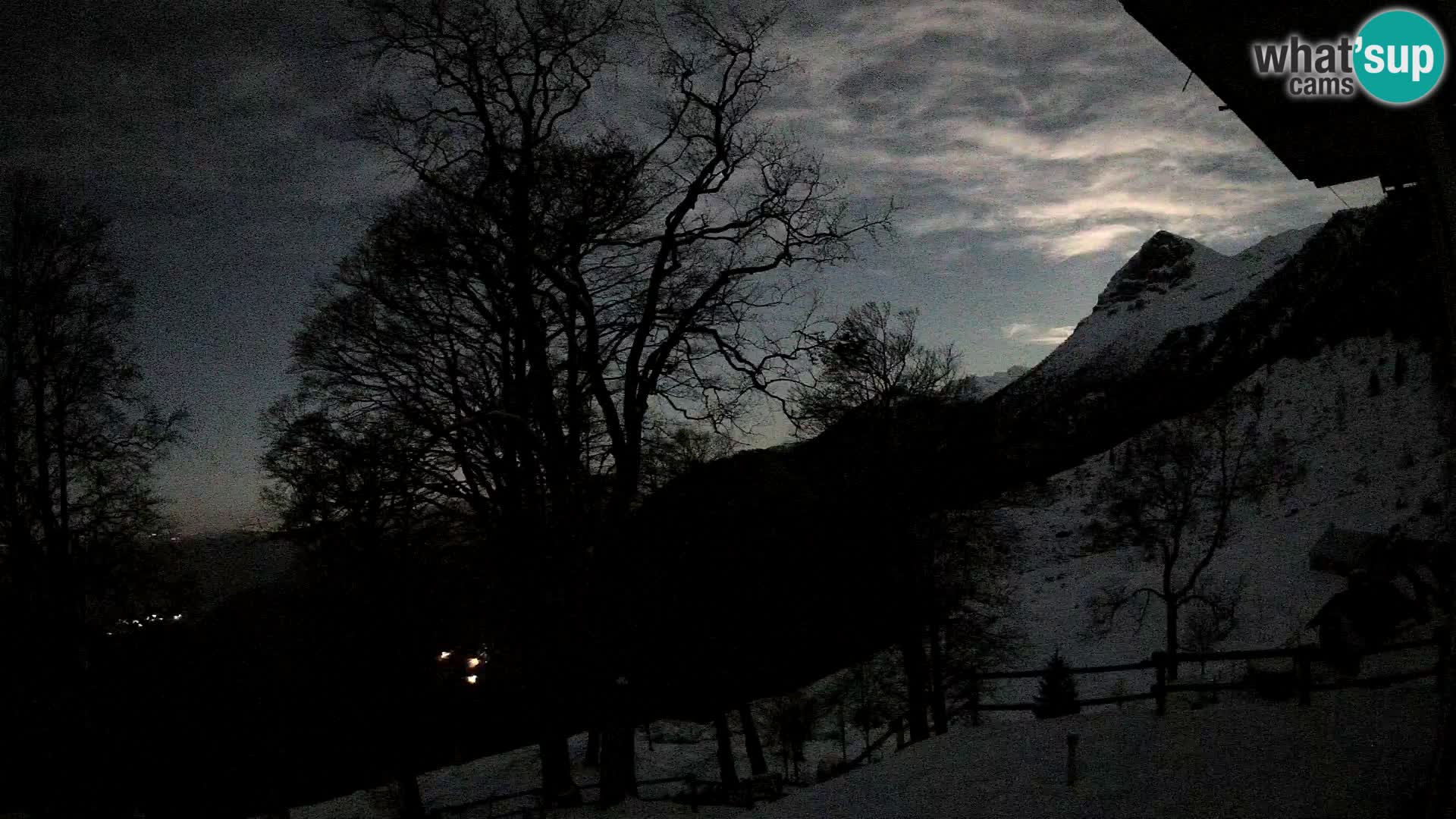 Planinarski dom na planini Razor (1315) | Pogled na Tolminski Migovec