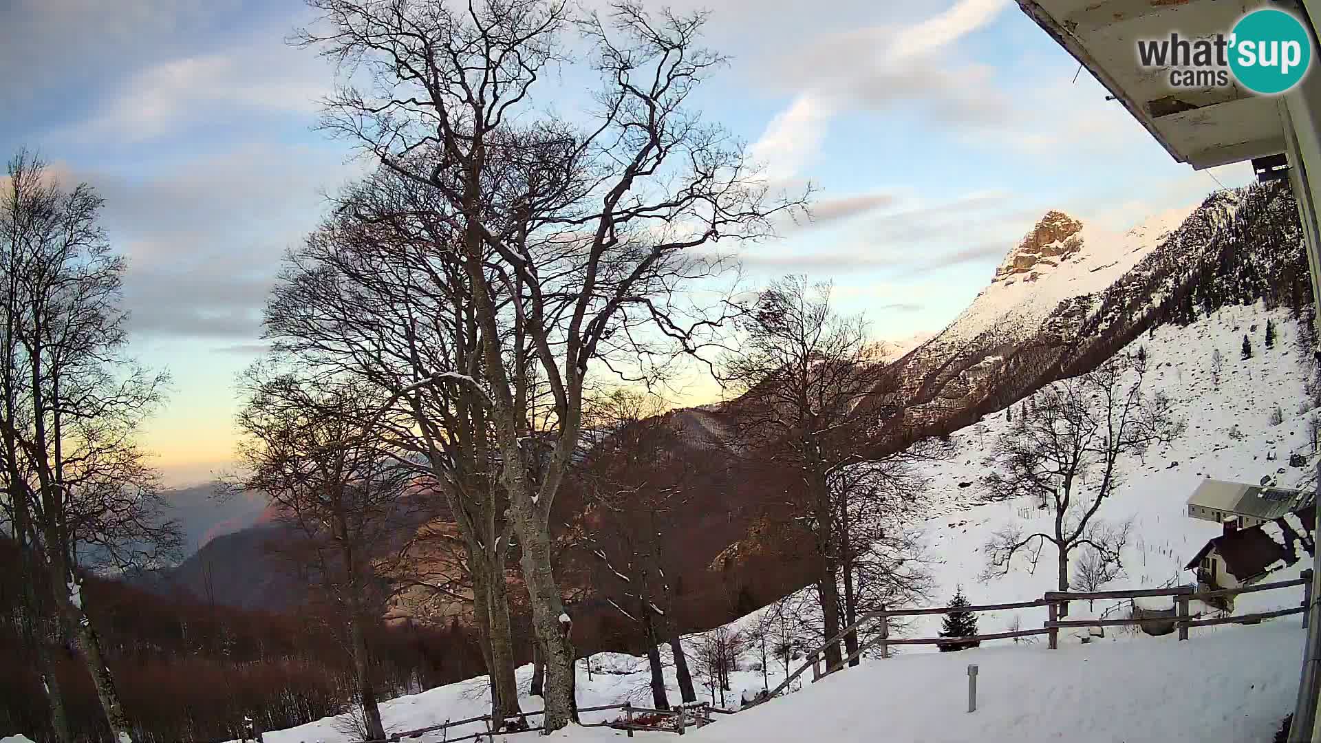 Planina Razor Mountain Hut live cam (1315) | view to Tolminski Migovec