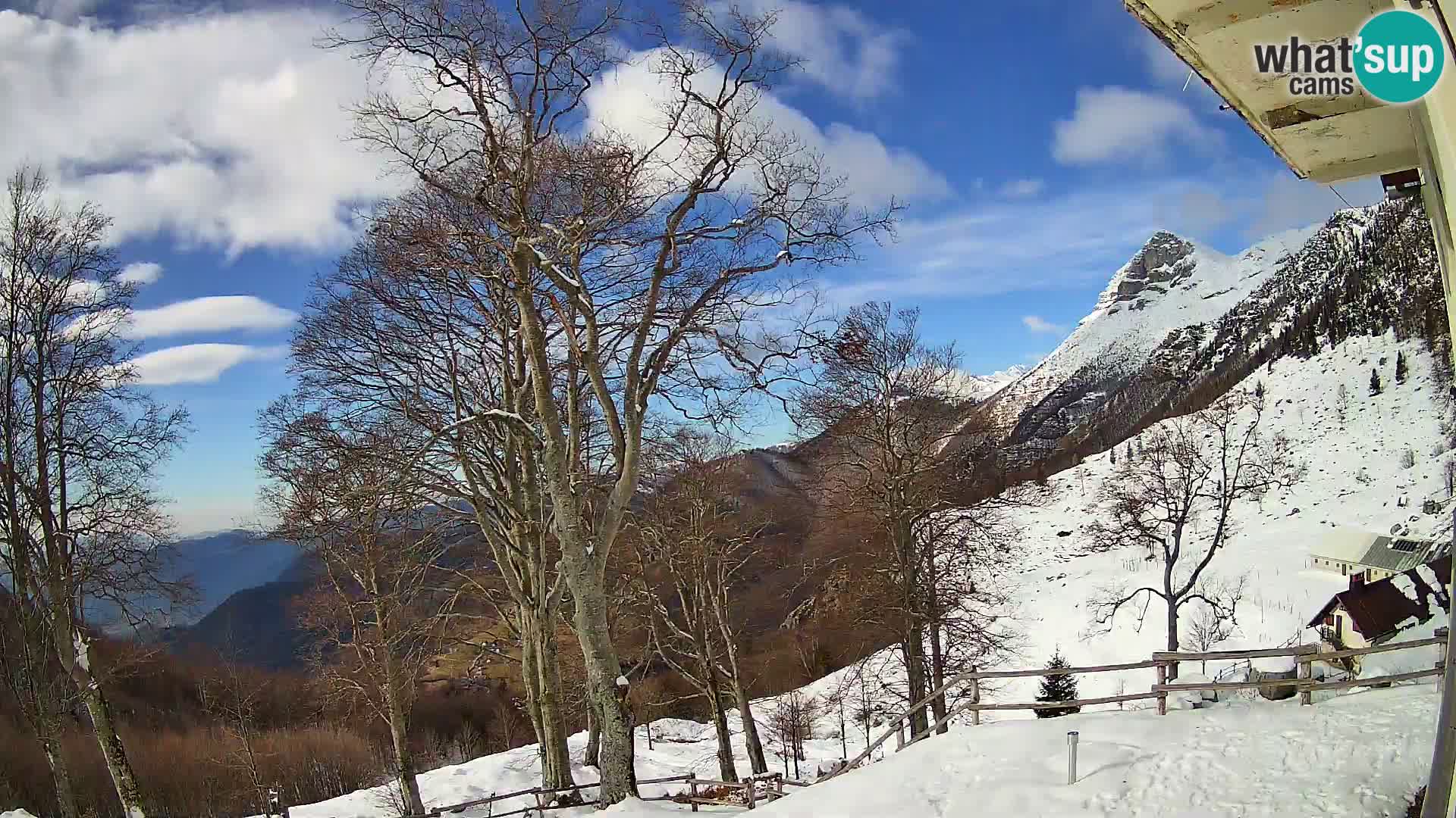 Planina Razor Mountain Hut live cam (1315) | view to Tolminski Migovec