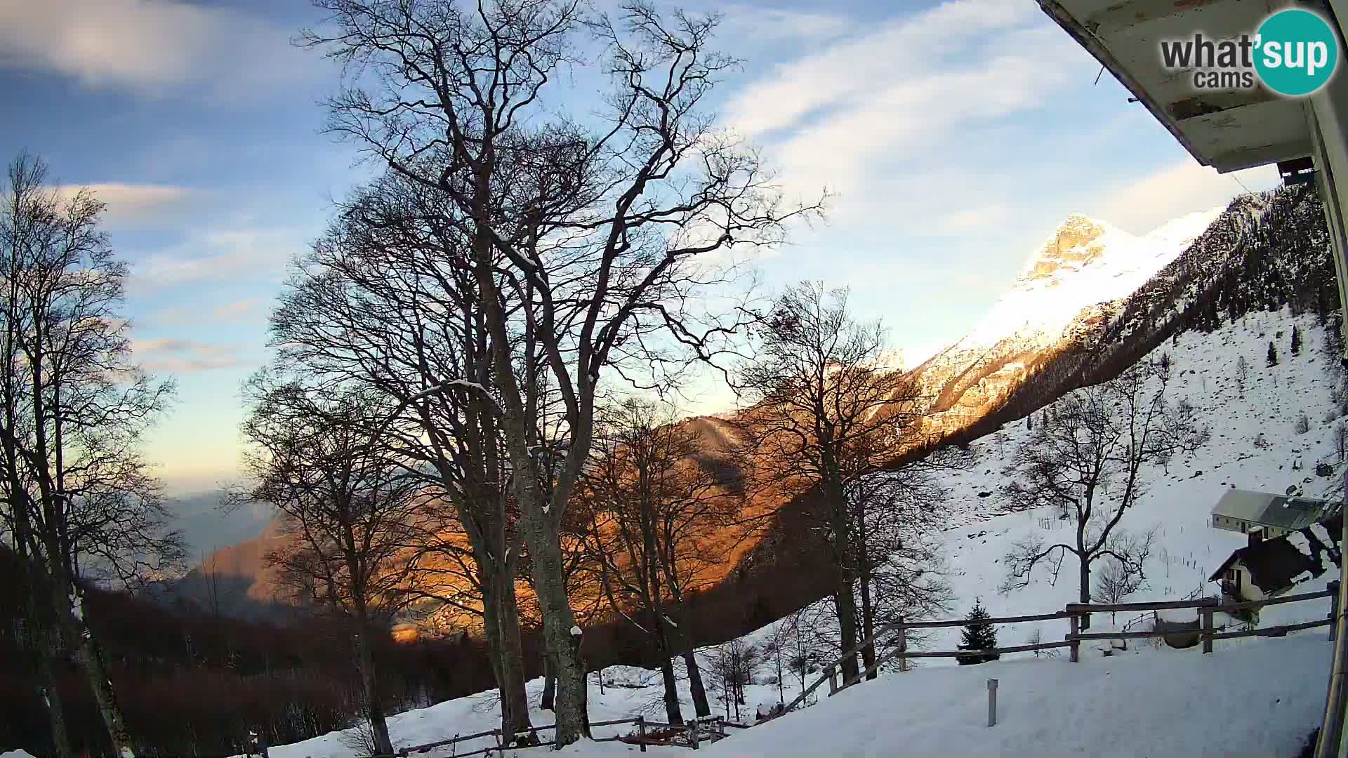 Baita di montagna Planina Razor webcam (1315) | vista su Tolminski Migovec