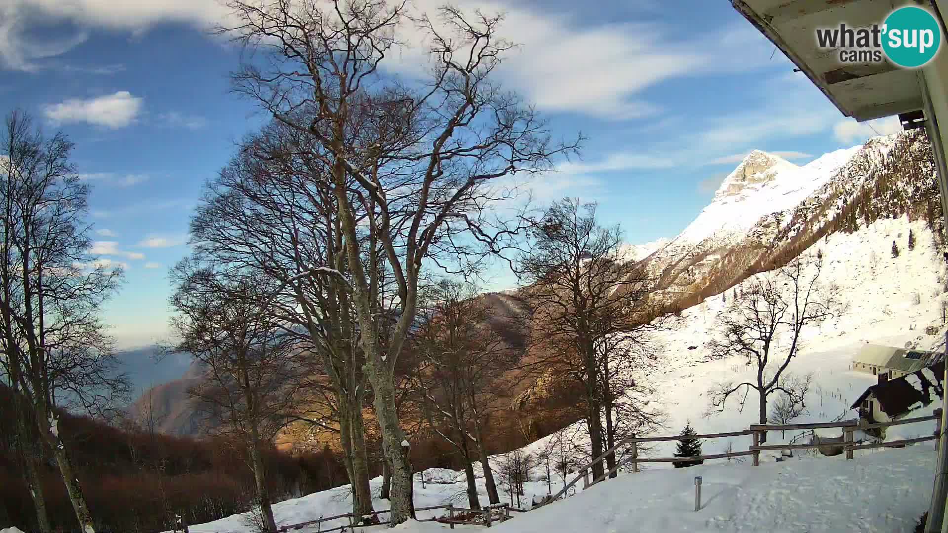 Planina Razor Mountain Hut live cam (1315) | view to Tolminski Migovec