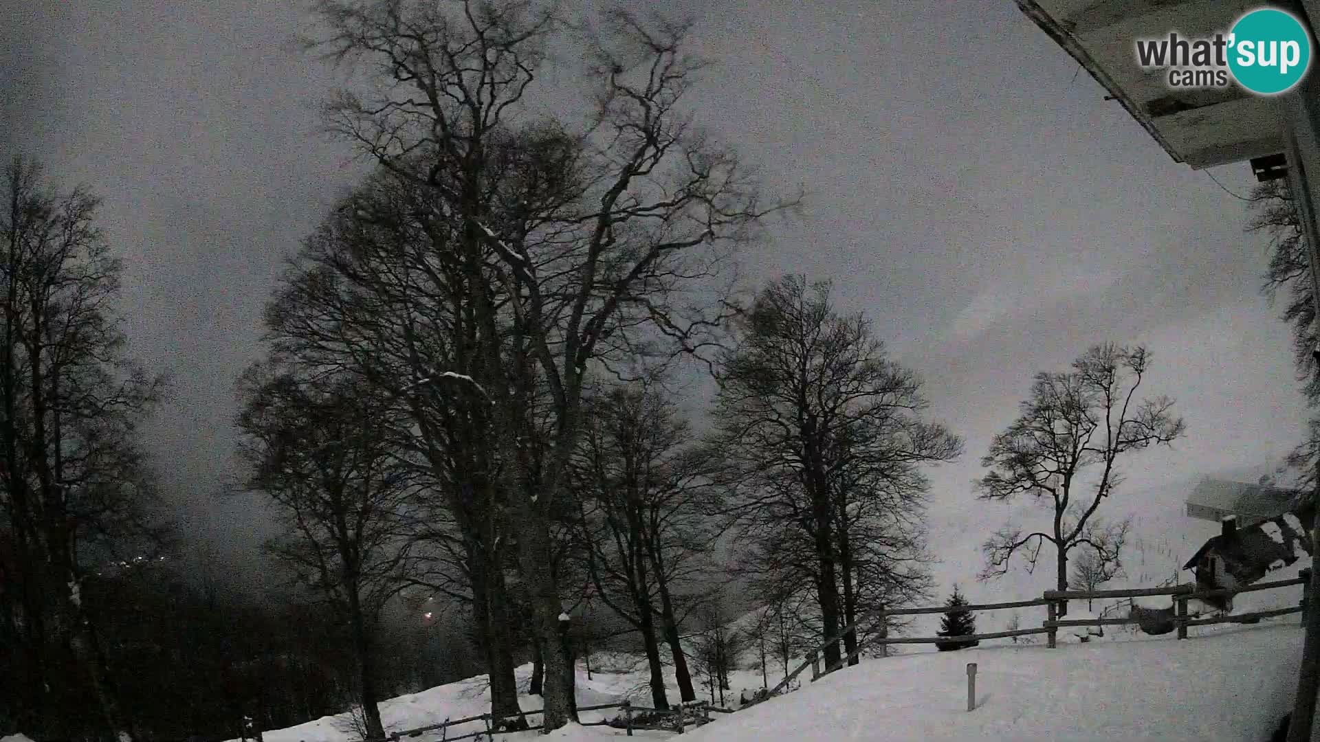 Planina Razor Mountain Hut live cam (1315) | view to Tolminski Migovec