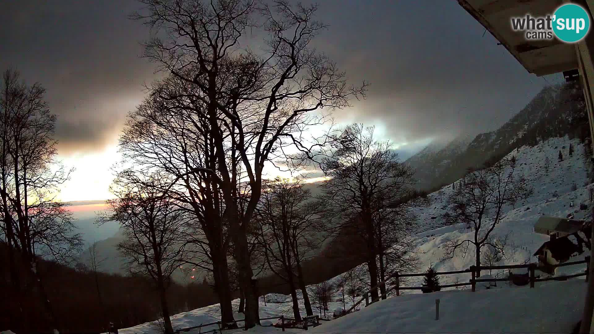 Planina Razor Mountain Hut live cam (1315) | view to Tolminski Migovec