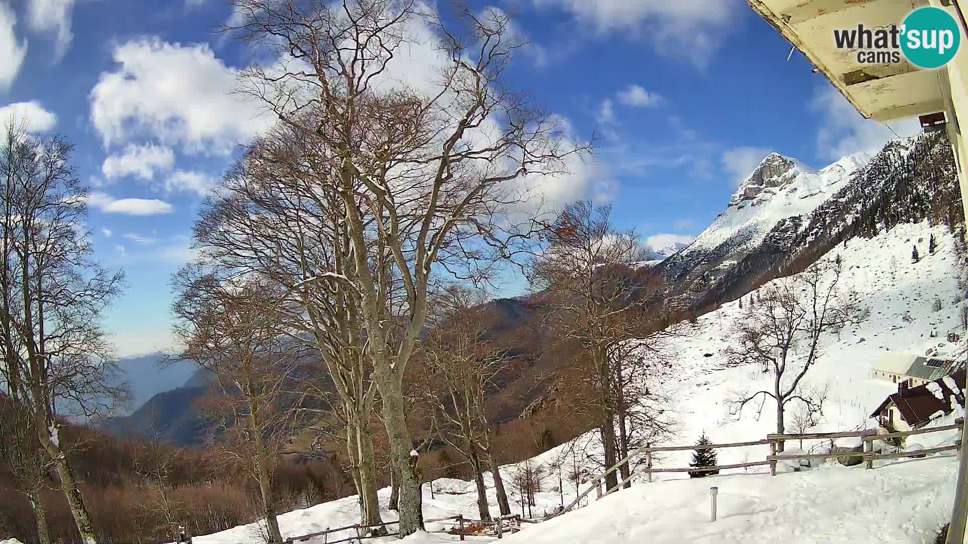 Planina Razor Mountain Hut live cam (1315) | view to Tolminski Migovec