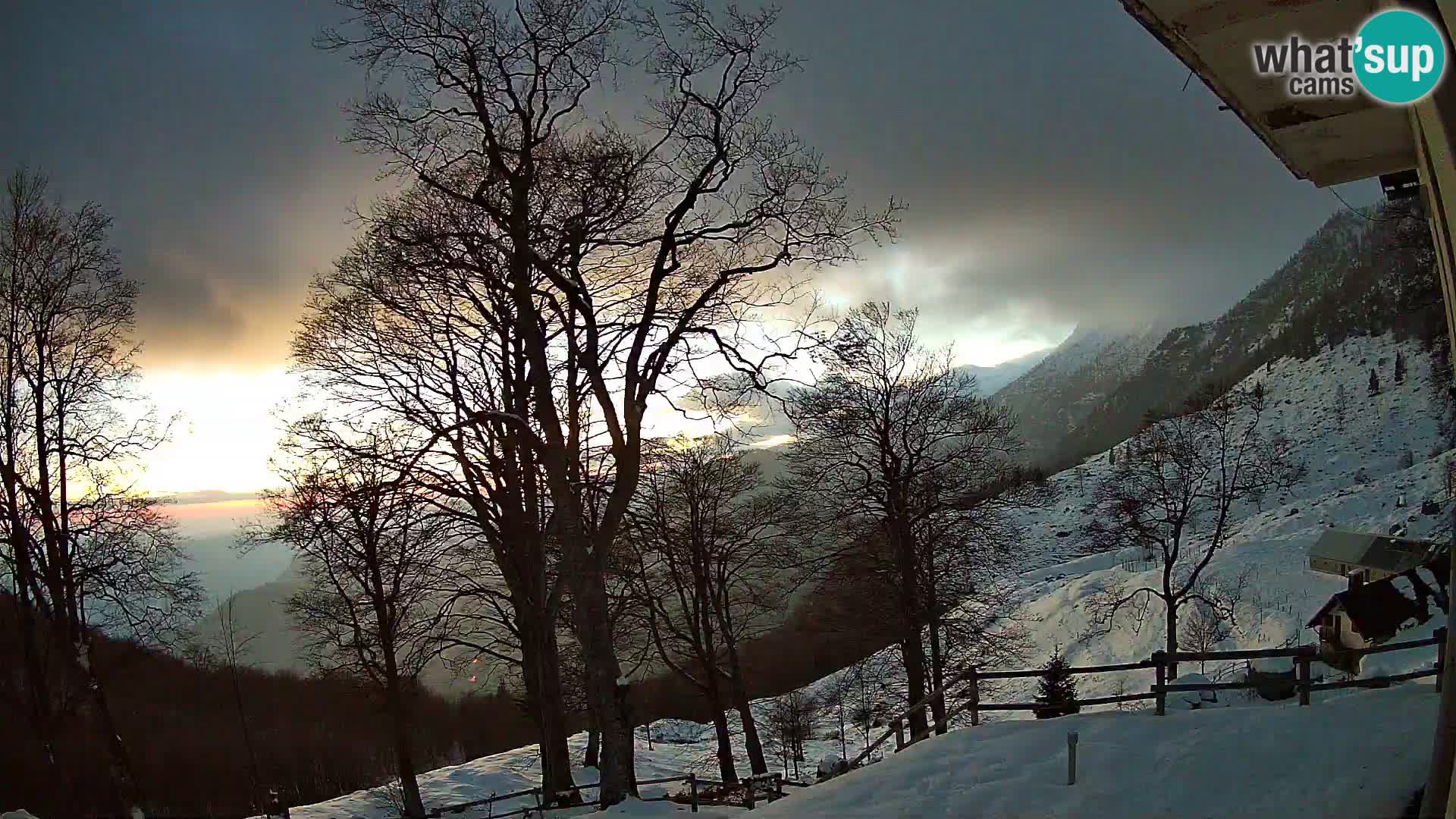 Planina Razor Mountain Hut live cam (1315) | view to Tolminski Migovec