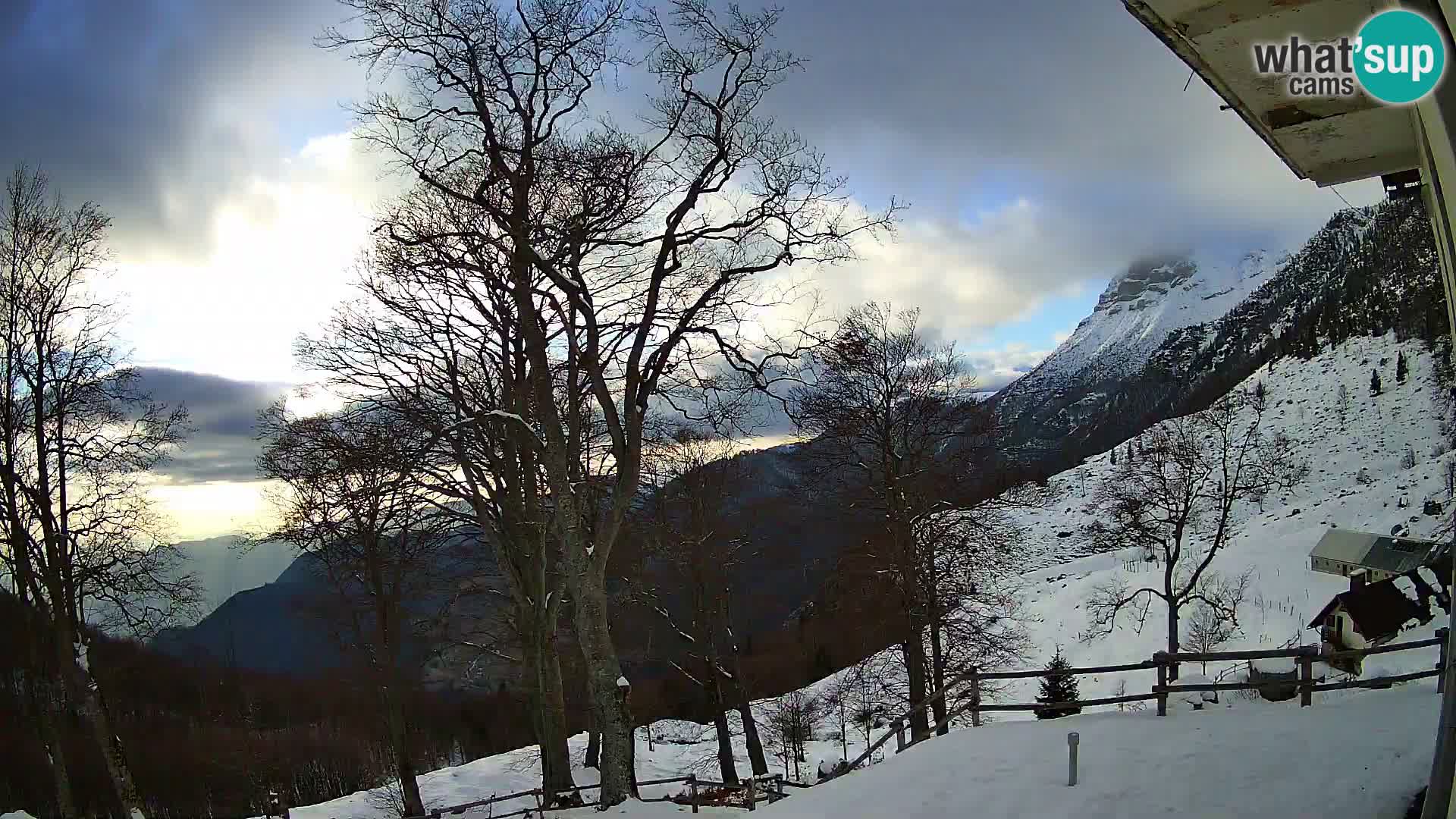 Refuge de la montagne Planina Razor caméra en direct (1315) | vue sur Tolminski Migovec