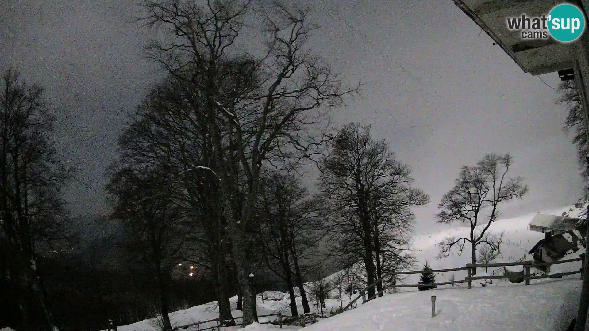 Planinarski dom na planini Razor (1315) | Pogled na Tolminski Migovec