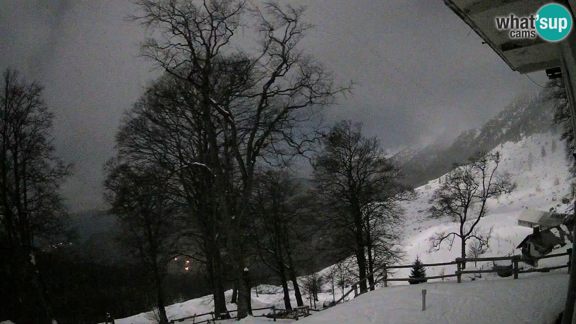 Planina Razor Bergütte Webcam (1315) | Blick auf Tolminski Migovec