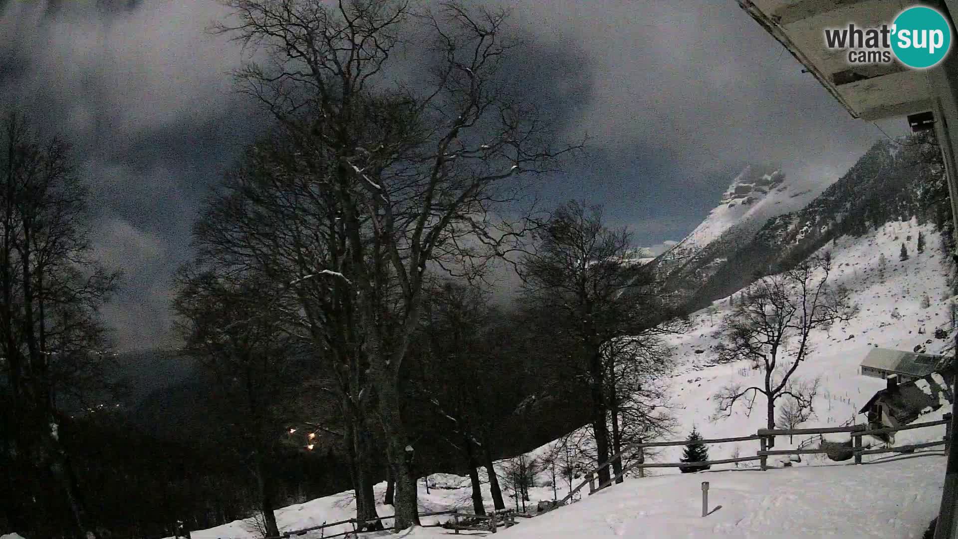 Refuge de la montagne Planina Razor caméra en direct (1315) | vue sur Tolminski Migovec