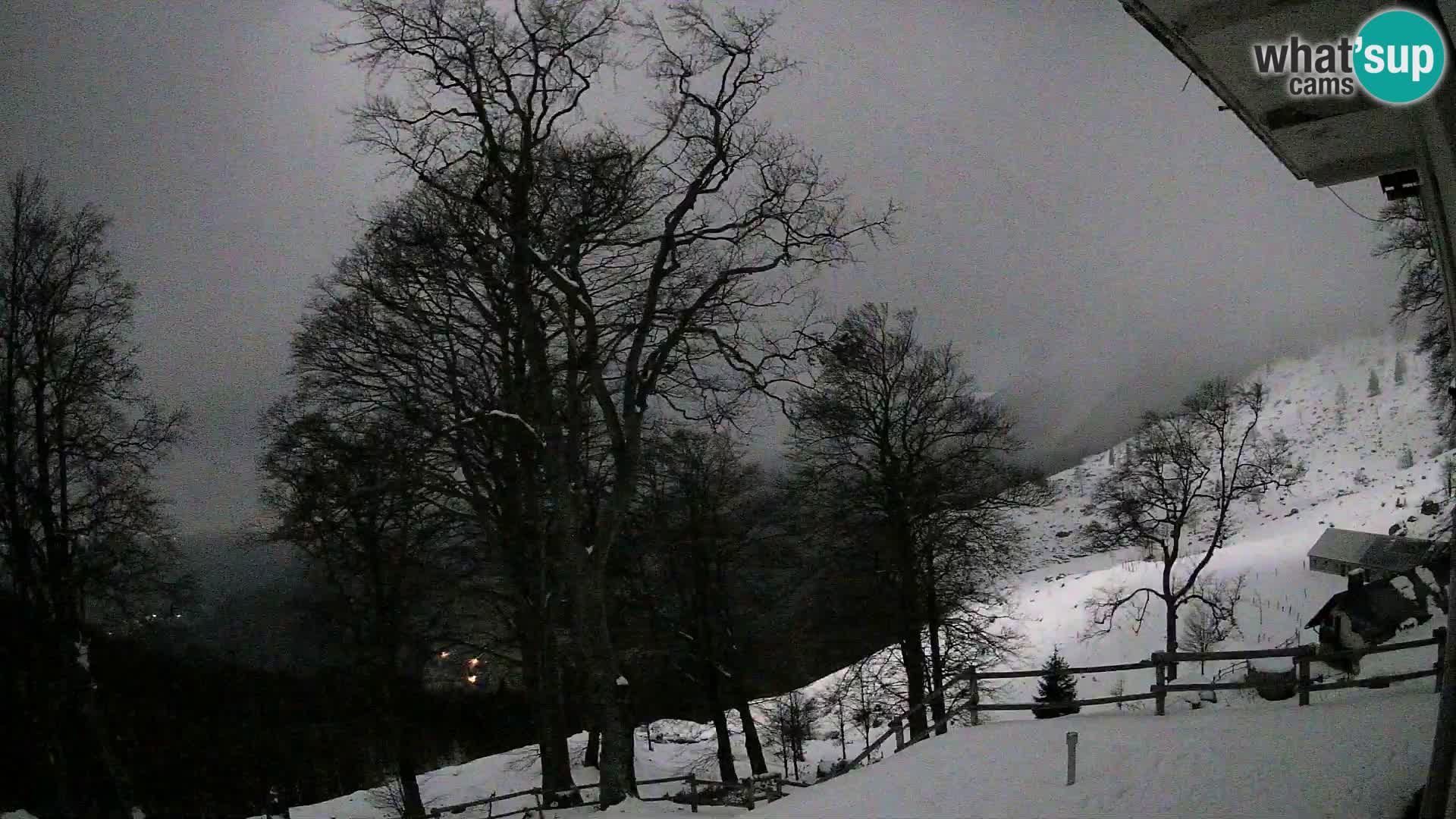 Refuge de la montagne Planina Razor caméra en direct (1315) | vue sur Tolminski Migovec