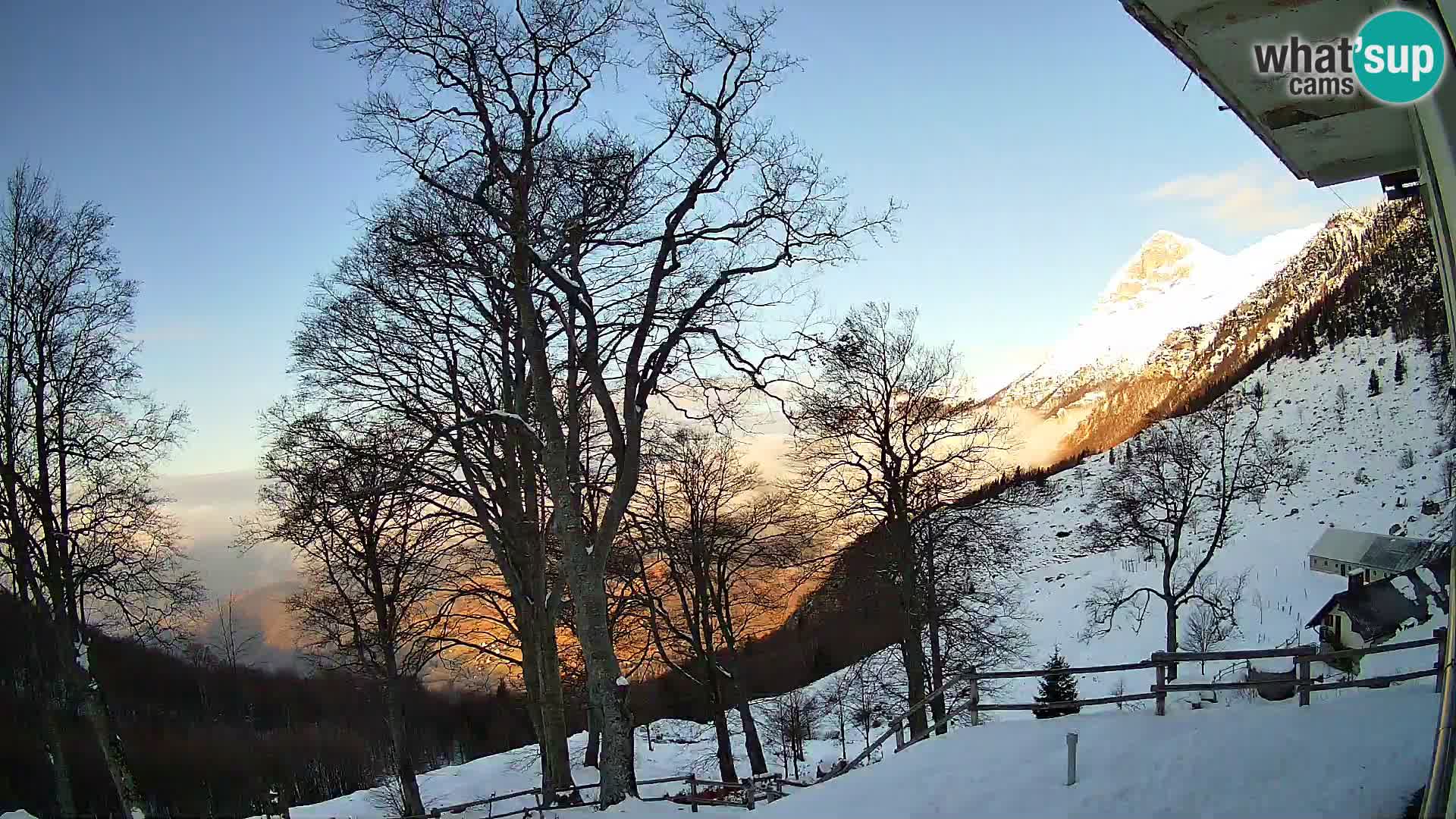 Baita di montagna Planina Razor webcam (1315) | vista su Tolminski Migovec
