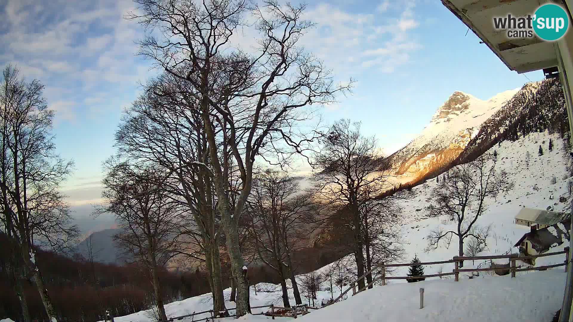 Baita di montagna Planina Razor webcam (1315) | vista su Tolminski Migovec