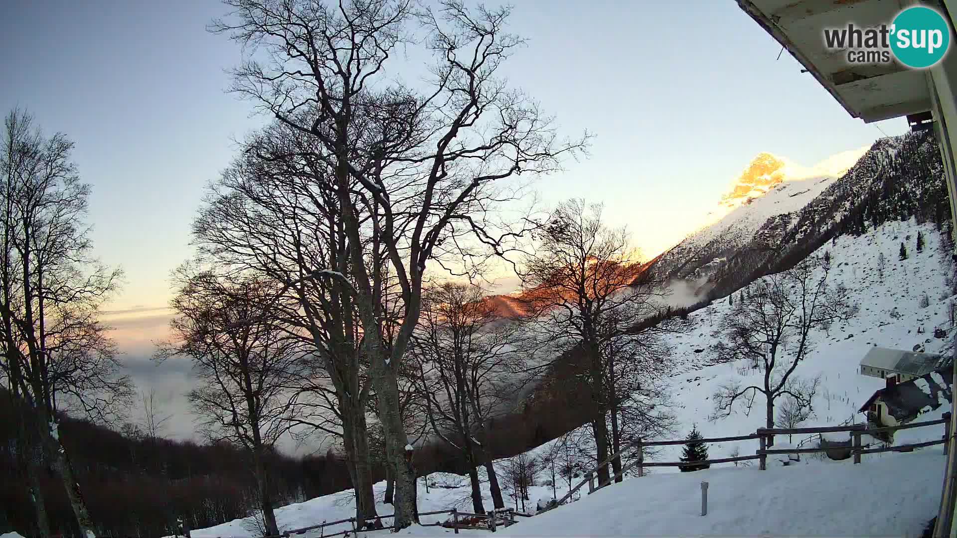 Planina Razor Mountain Hut live cam (1315) | view to Tolminski Migovec